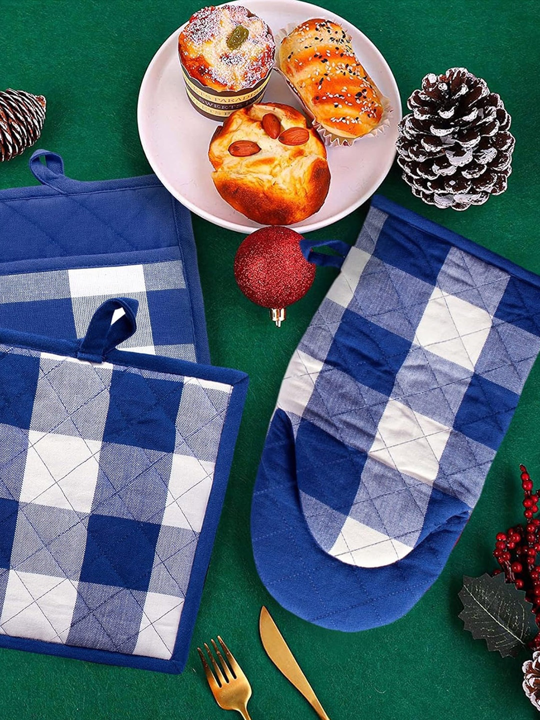 

Lushomes Blue & White 4 Pieces Checked Pure Cotton Oven Gloves & Pot Holders