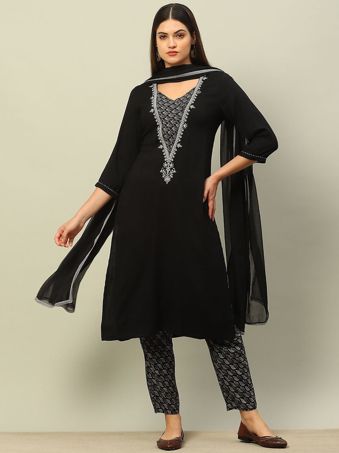 

Rangriti Women Ethnic Motifs Printed Regular Kurta with Trousers & With Dupatta, Black