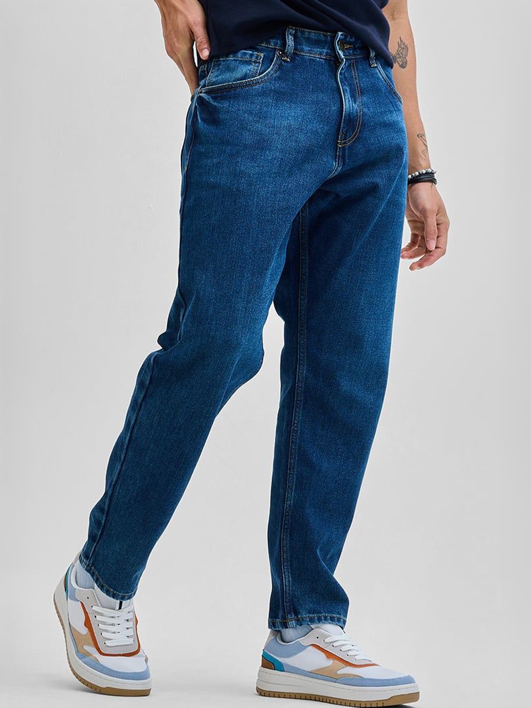 

Snitch Men Loose Relaxed Fit Light Fade Stretchable Jeans, Blue