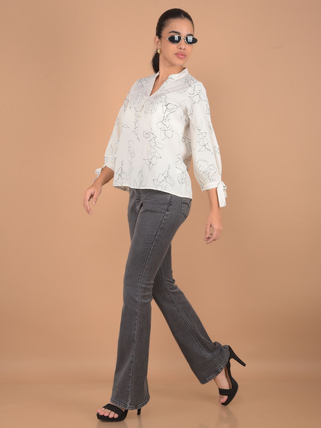 

Crimsoune Club Women Printed V-Neck Top, White