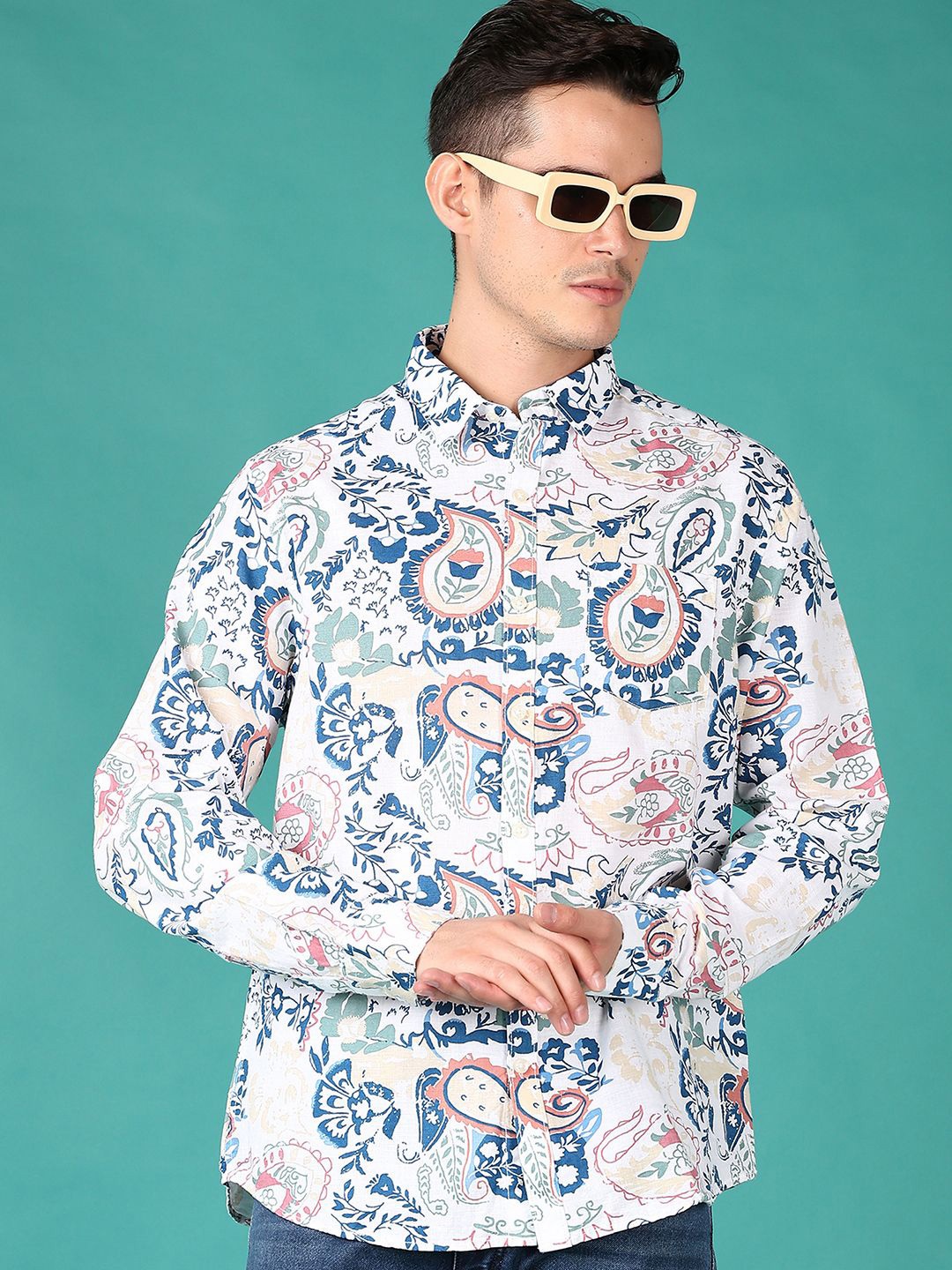 

V-Mart Men Spread Collar Ethnic Motifs Printed Cotton Casual Shirt, White
