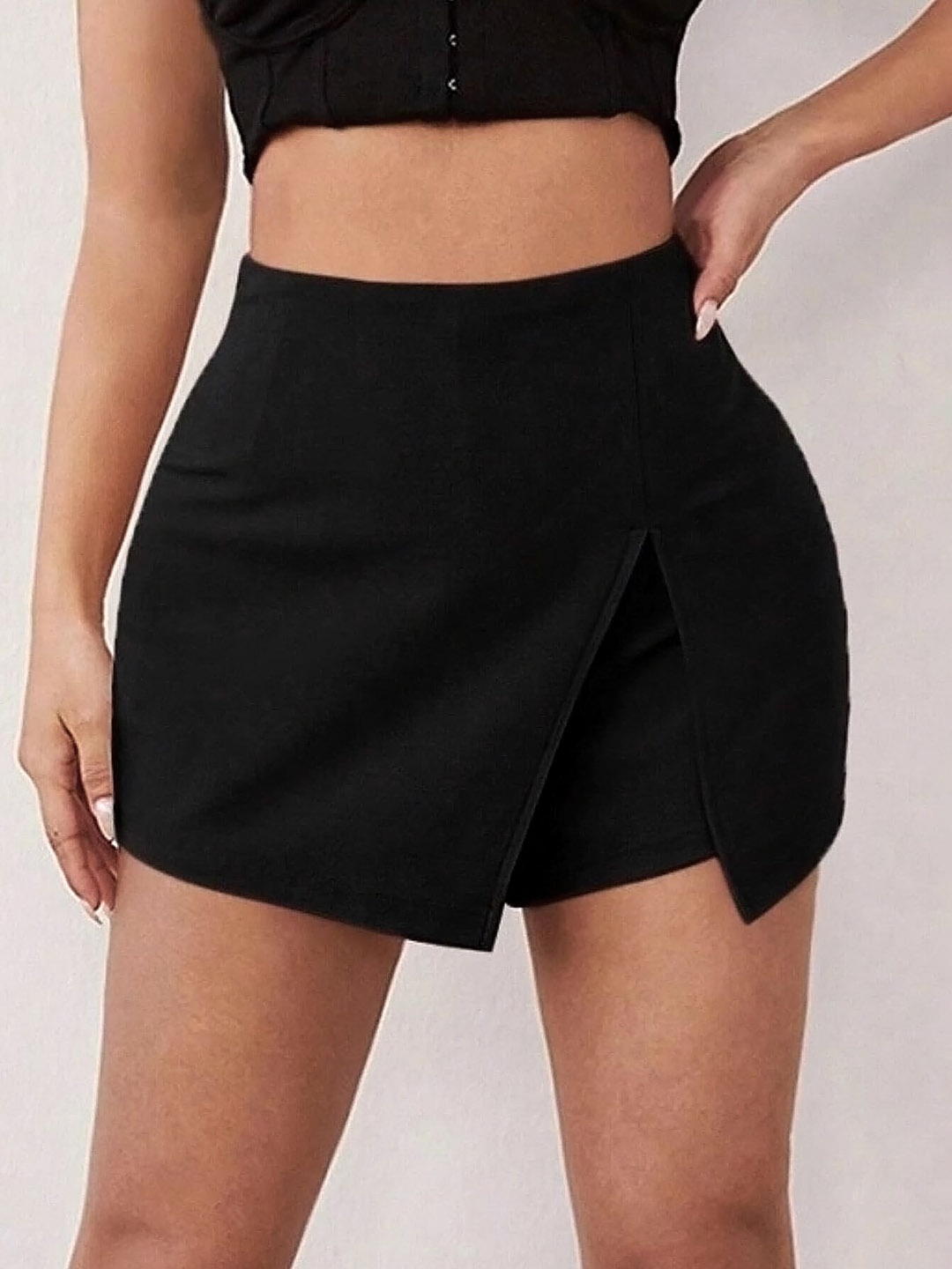 

Stylecast X Slyck Solid Pattern High-Rise Regular Fit Shorts, Black