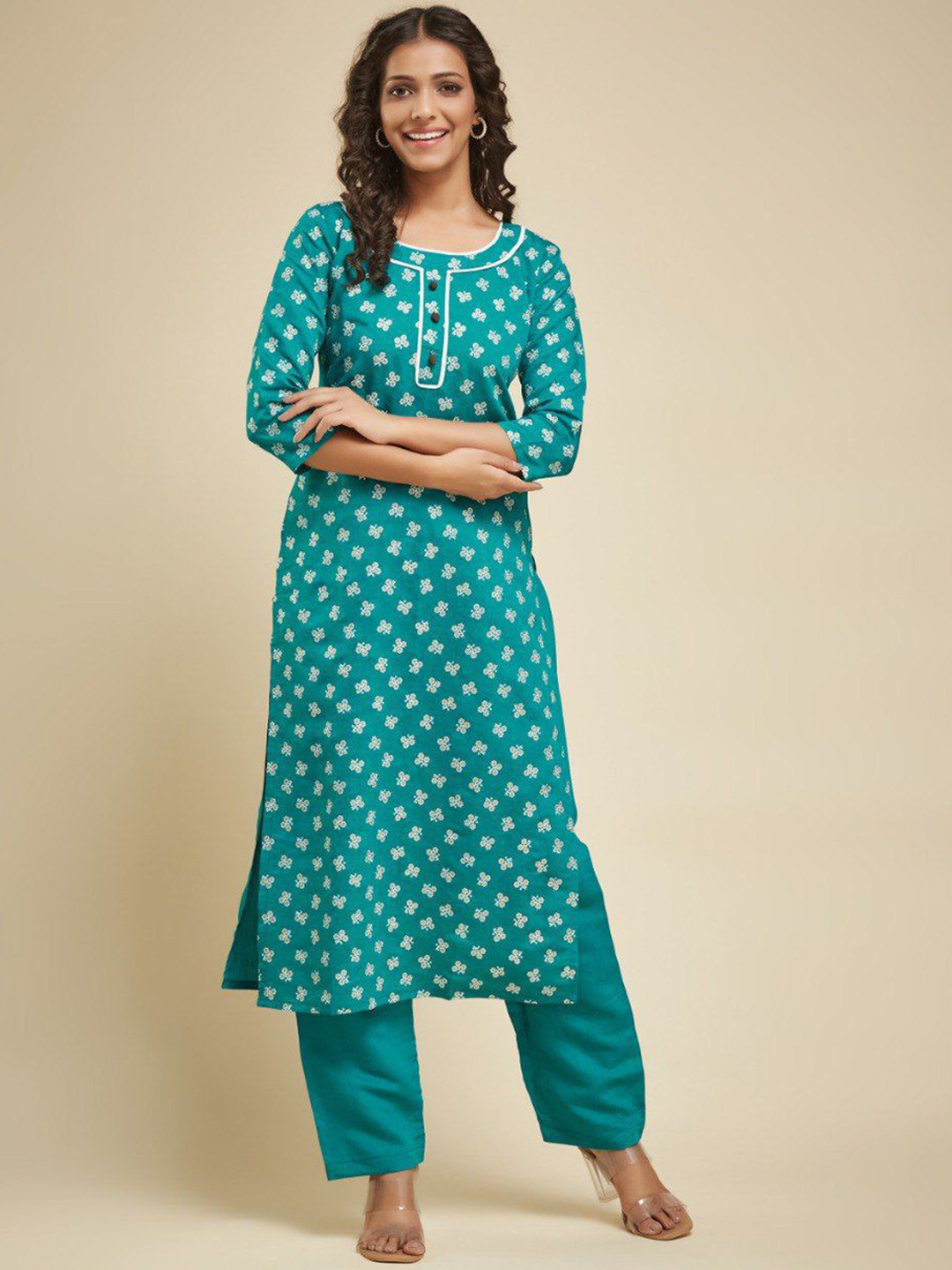 

Aika Floral Printed Round Neck Chanderi Silk Straight Kurta With Trousers, Blue