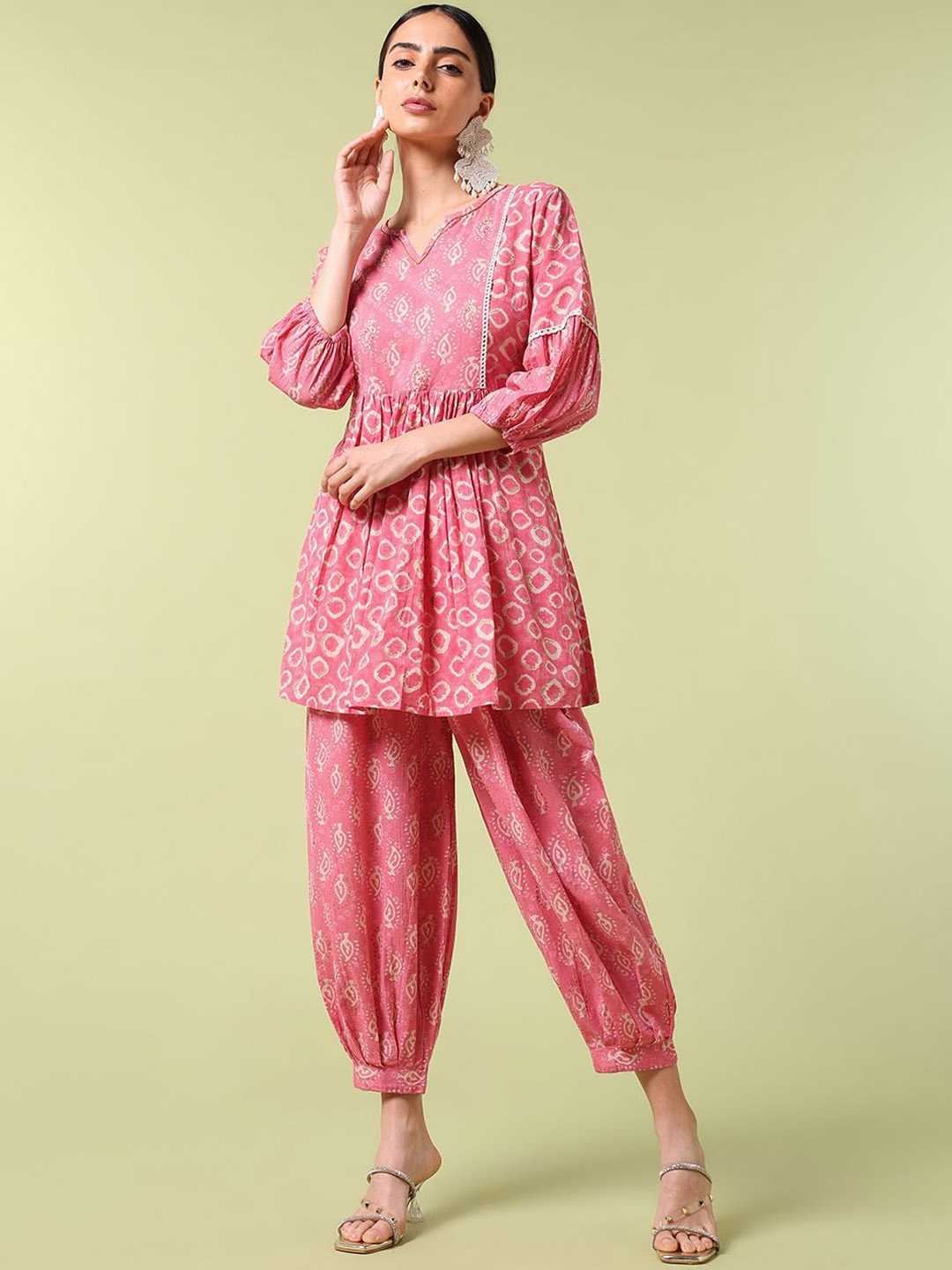 

Saaki Floral Printed Round Neck Puff Sleeves Casual Peplum Tunic With Salwar, Peach