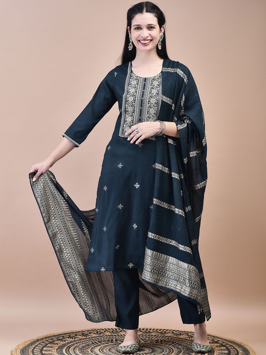 

Shree Floral Embroidered Regular Chanderi Silk Kurta With Trouser With Dupatta, Green