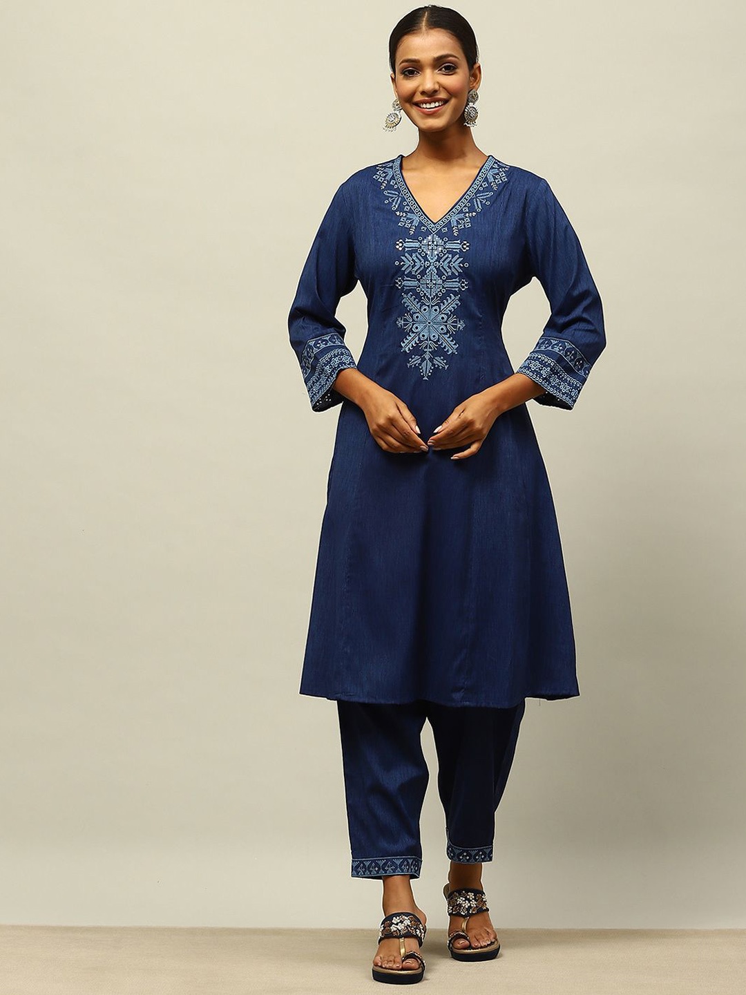 

Rangriti Geometric Embroidered Thread Work V-Neck A-Line Kurta with Palazzos, Blue