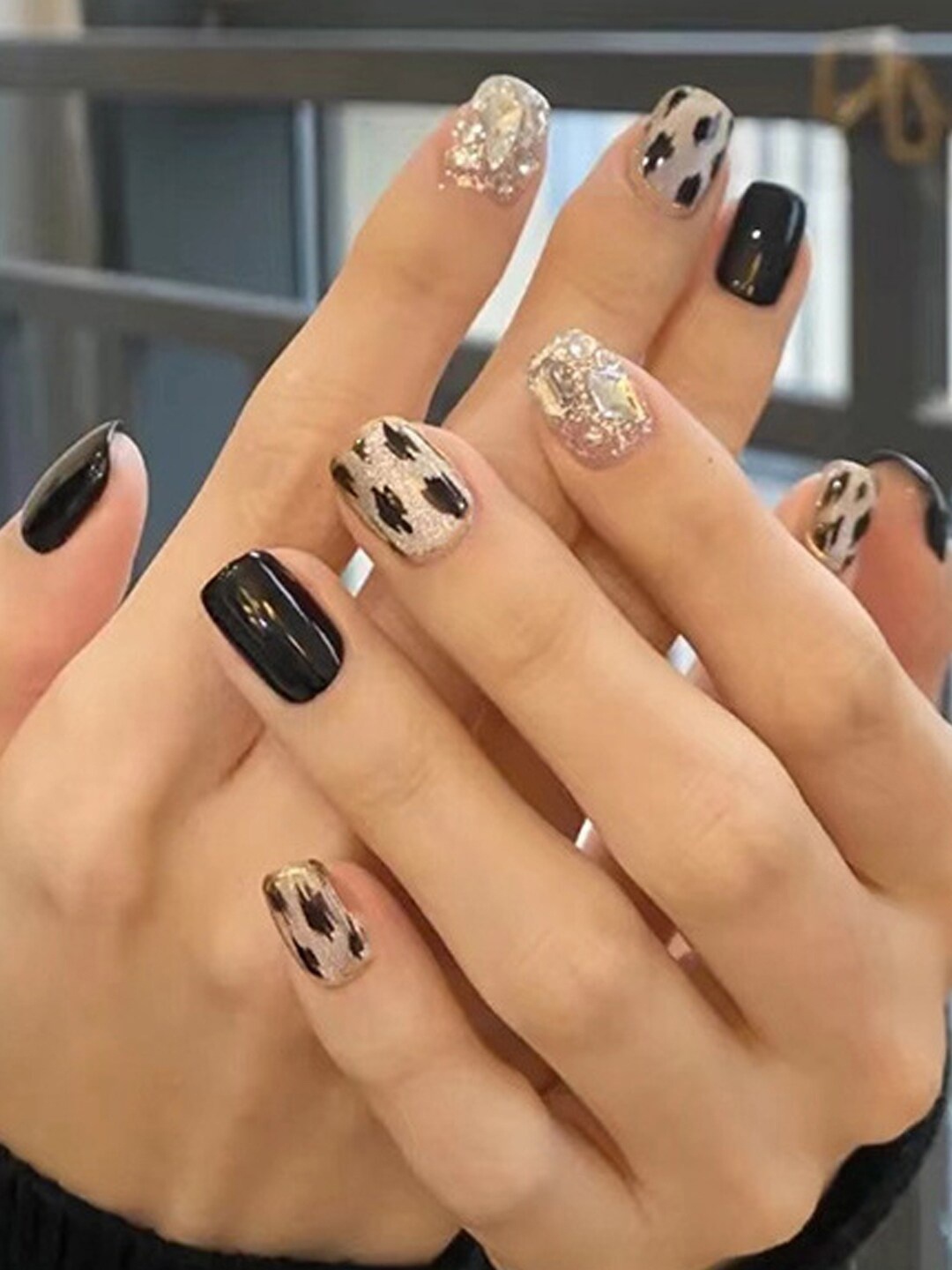 

Secret Lives 24 Pcs Zebra Studded False Nails with Manicure Kit - Black