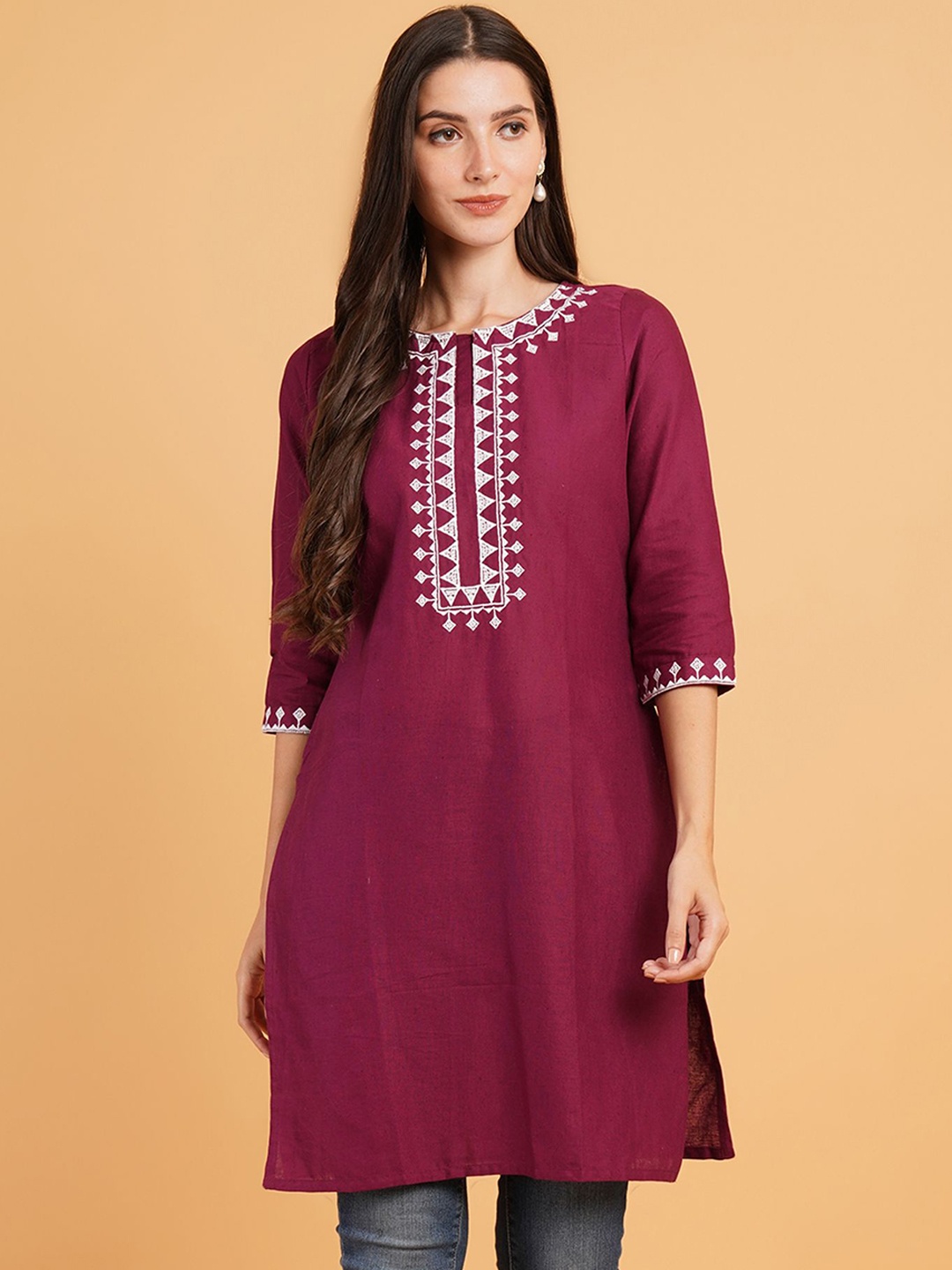 

Brownverse Geometric Embroidered Round Neck Pure Cotton Straight Kurta, Maroon