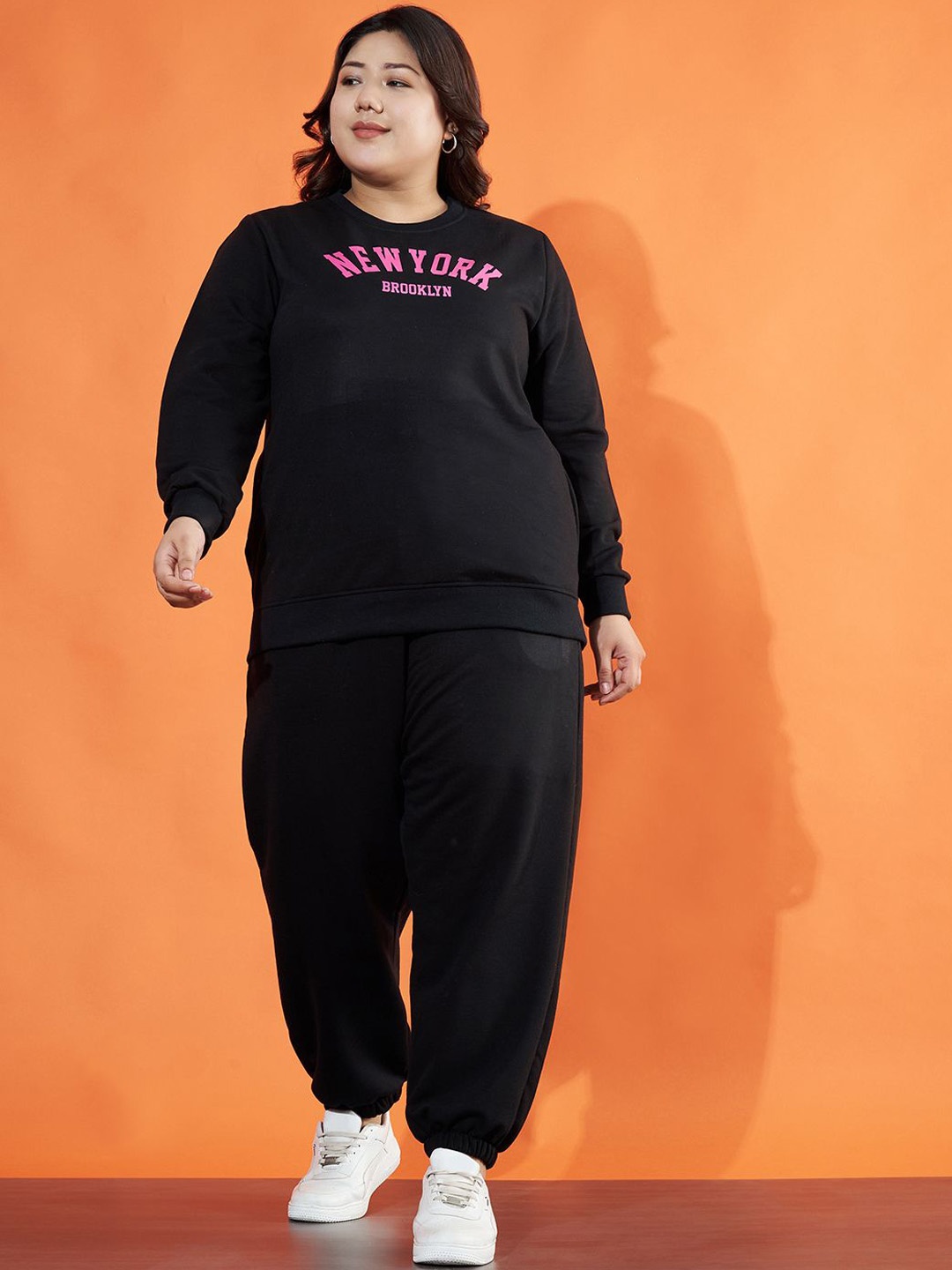 

AUSTIVO Round Neck Printed Sweatshirt with Joggers, Black