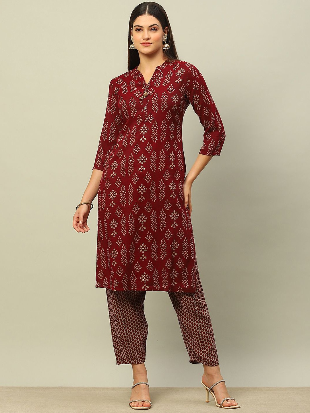 

Rangriti Floral Printed Mandarin Collar Kurta With Trouser, Maroon