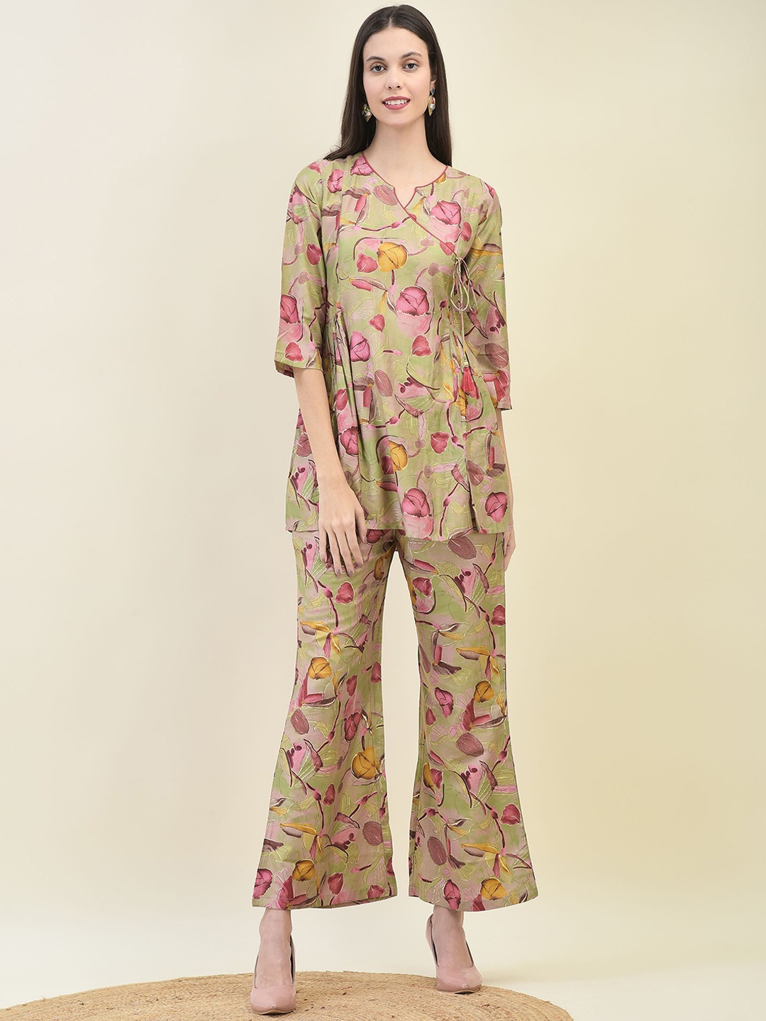 

Shree Floral Printed Round Neck Three-Quarter Sleeves Tunic With Trouser, Green