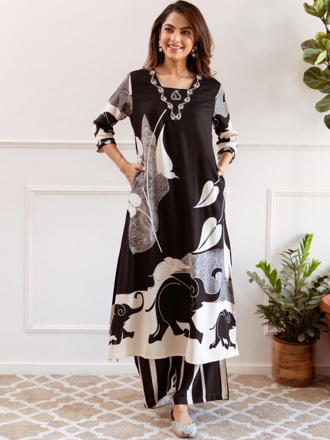

AUTUMN LANE Ethnic Motifs Printed Pure Cotton Straight Kurta With Palazzo, Black