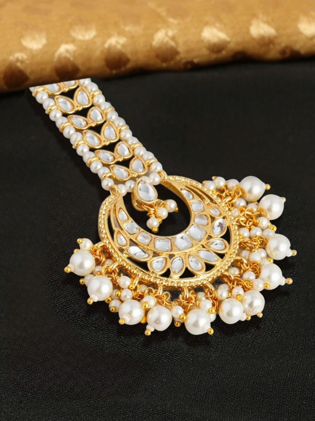 

Anouk Gold-toned Kundan Stone Studded & Pearls Beaded Chandbali Shaped Maang Tikka