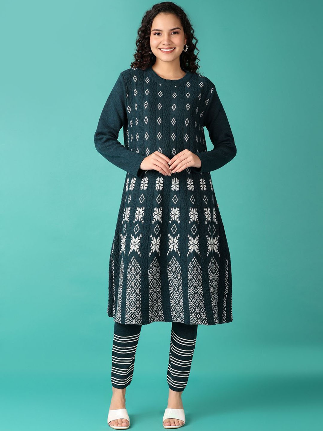 

V-Mart Geometric Woven Design Daffodil Cotton A-Line Kurta, Green