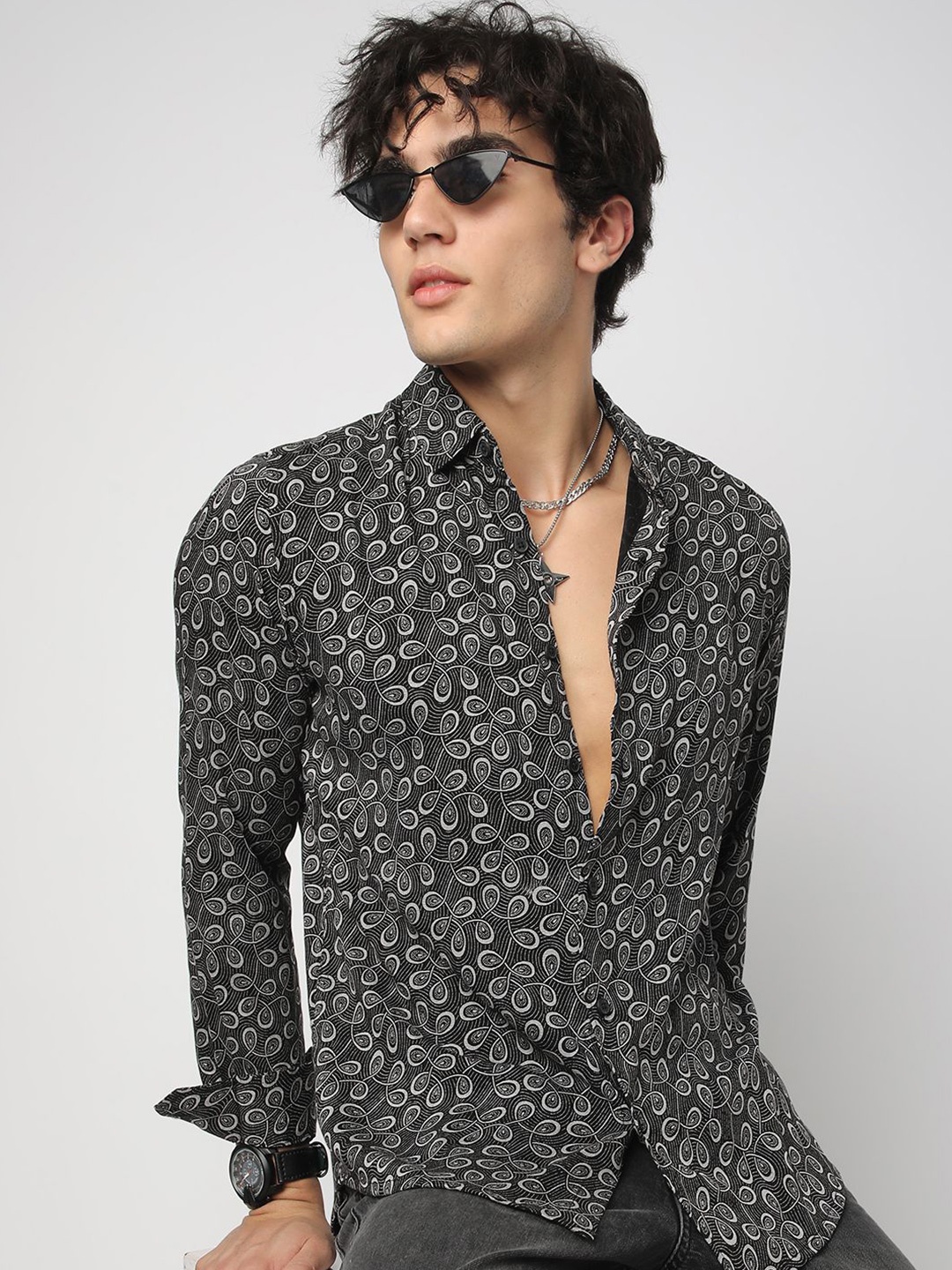 

VASTRADO Men Classic Spread Collar Abstract Printed Slim Fit Casual Shirt, Black