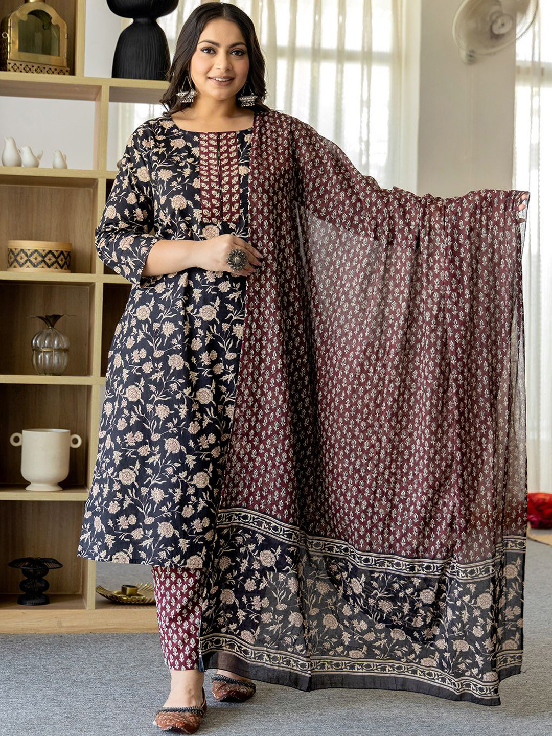 

Yufta Floral Printed Regular Pure Cotton Straight Kurta With Trouser With Dupatta, Black