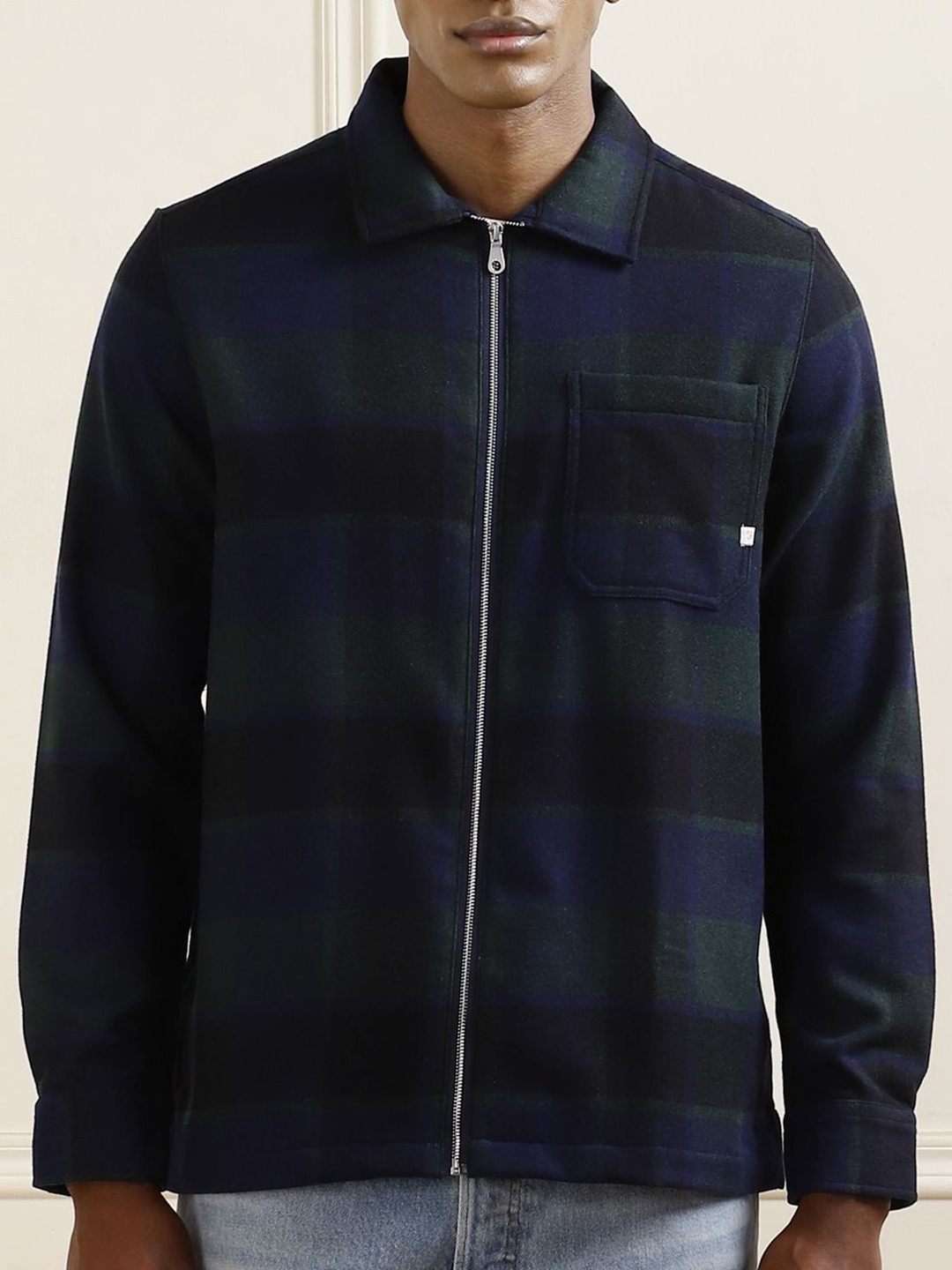 

Farah Men Spread Collar Checked Slim Fit Casual Shirt, Navy blue