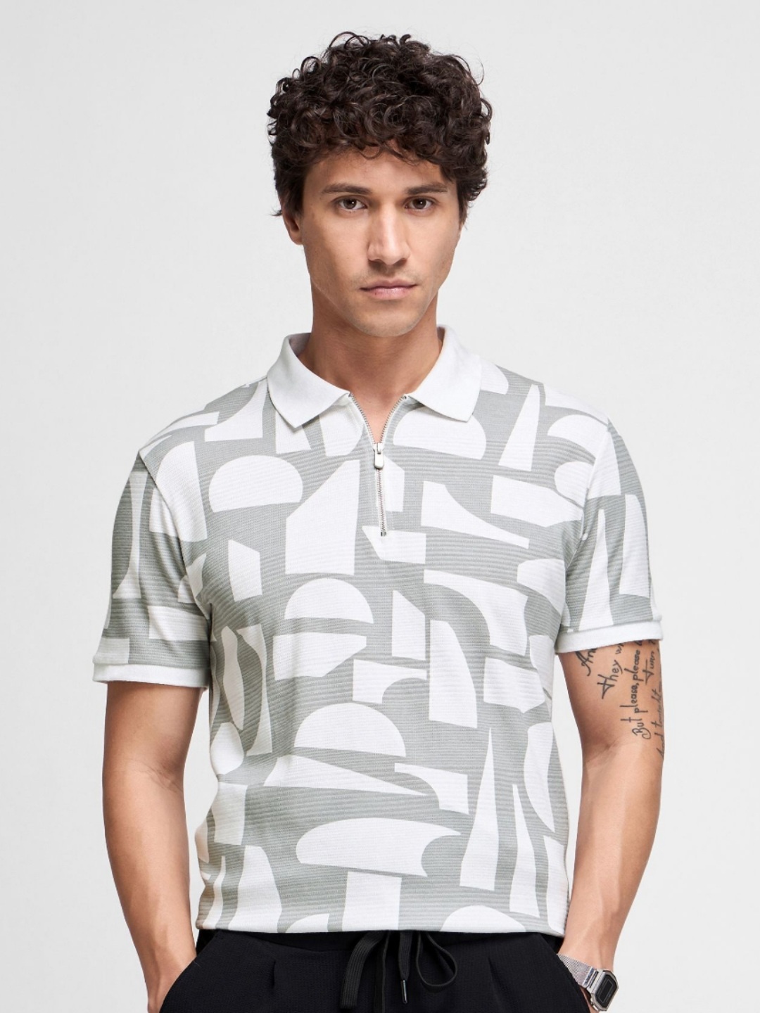 

Red Flame Men Printed Polo Collar Pockets T-shirt, Grey