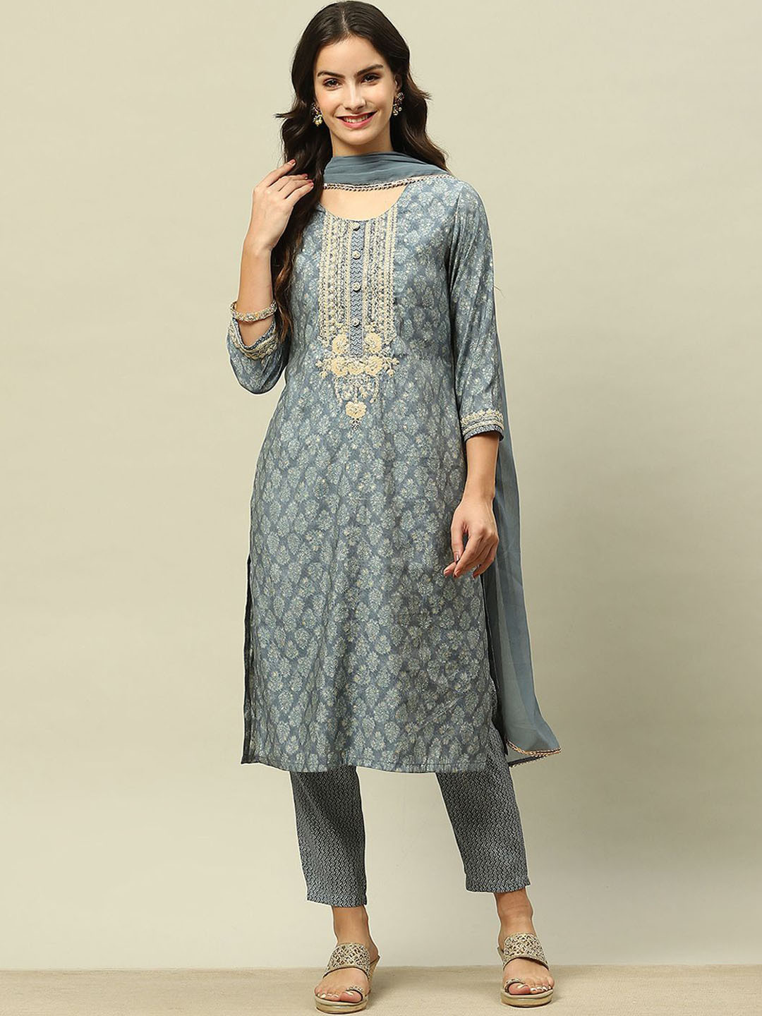 

Rangriti Women Floral Printed Regular Thread Work Kurta with Trousers & With Dupatta, Blue