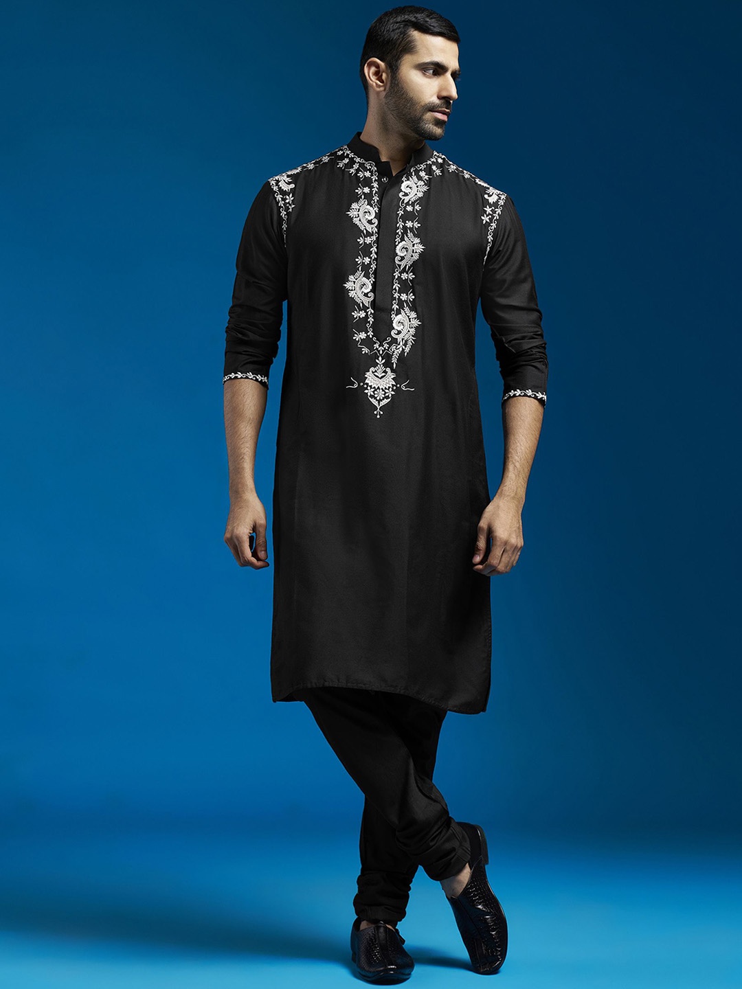 

VASTRAMAY Floral Yoke Design & Embroidered Thread Work Straight Kurta with Pyjamas, Black