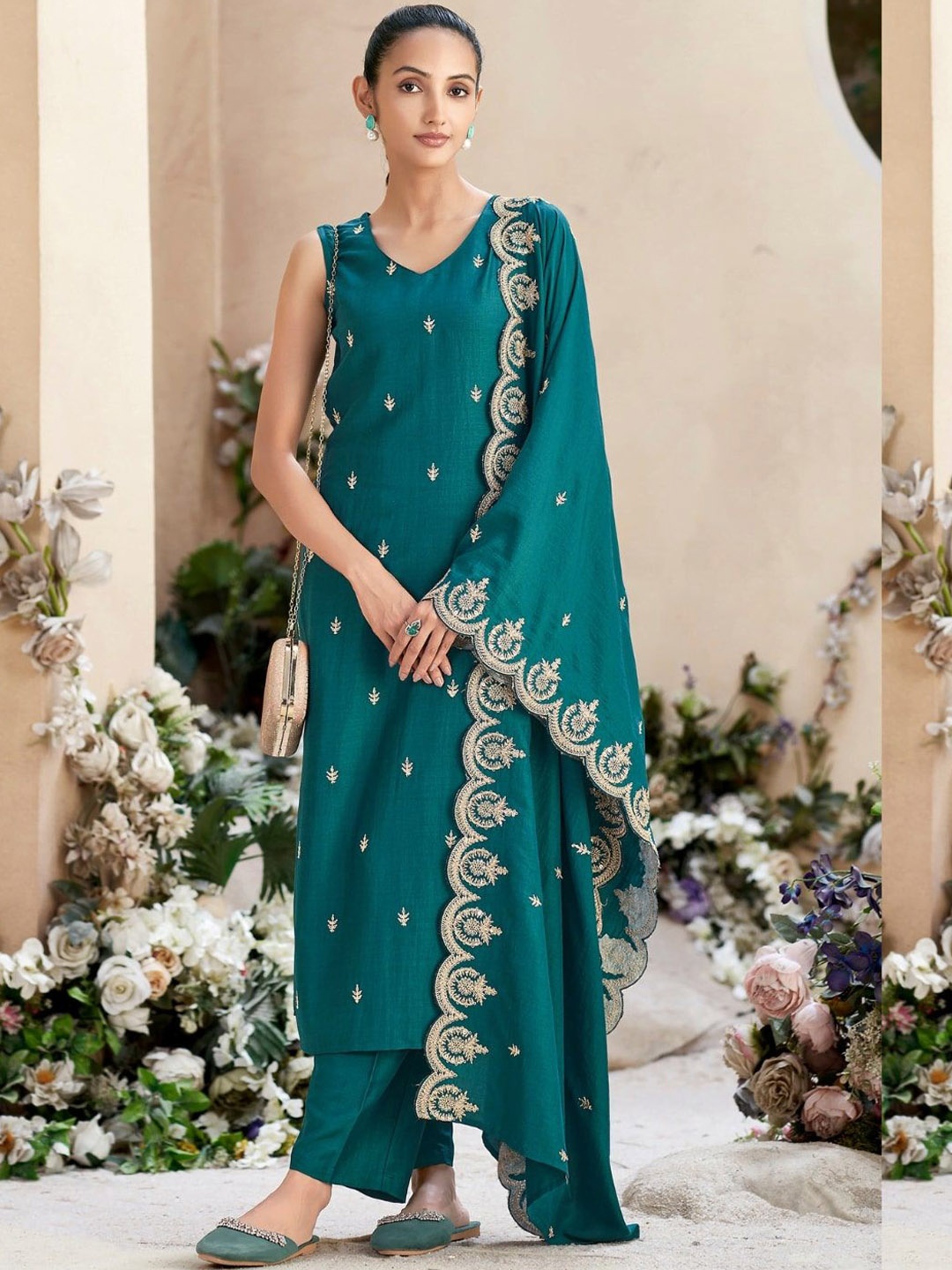 

J Turritopsis Floral Embroidered Kurta With Trousers & Dupatta, Blue