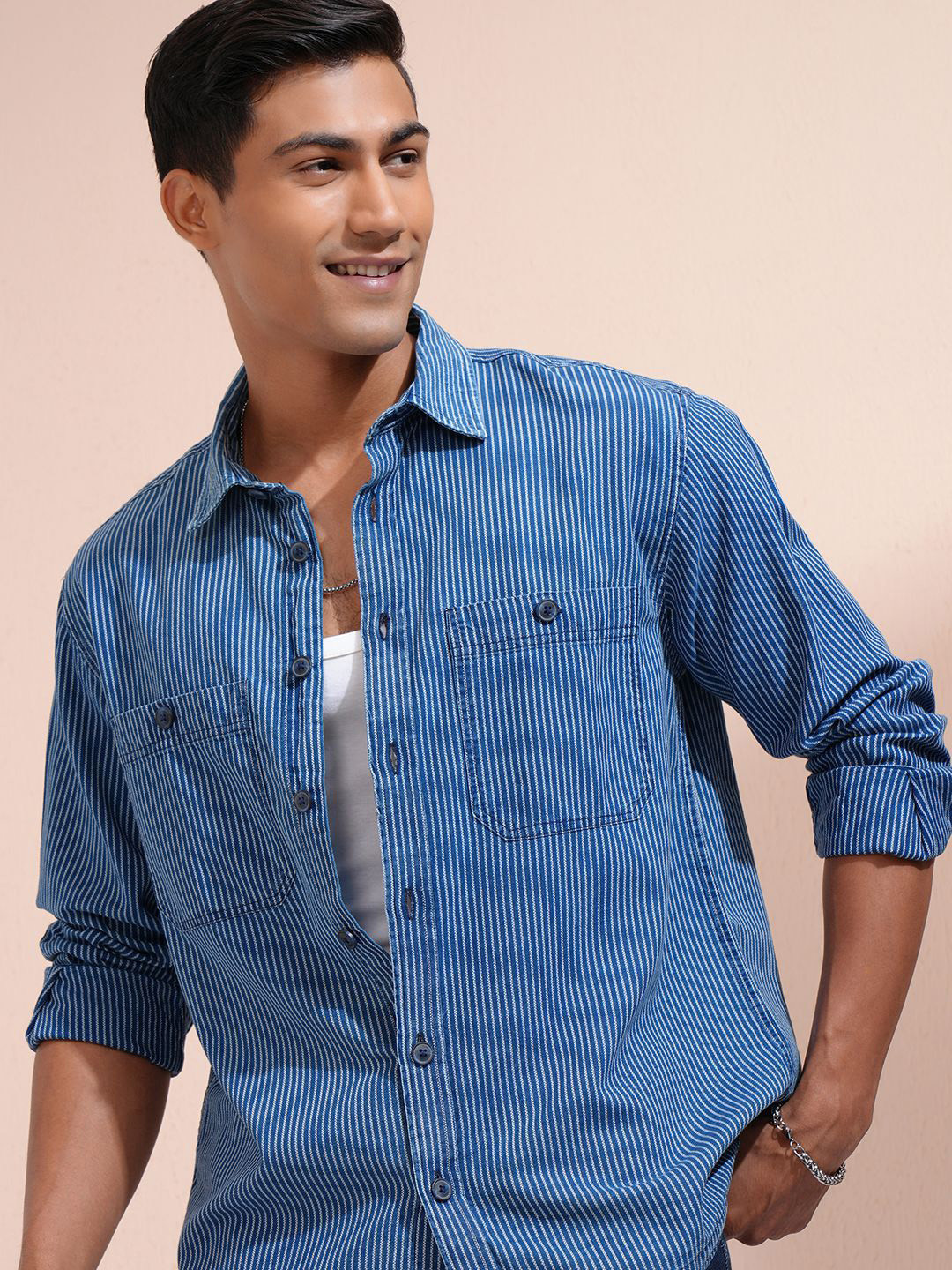 

LOCOMOTIVE Men Cutaway Collar Vertical Striped Cotton Oversized Casual Shirt, Blue