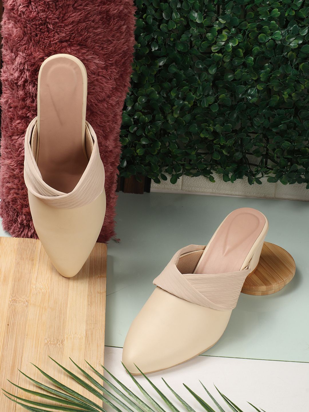 

sneakers villa Synthetic Leather Solid Block Heel Mules, Cream