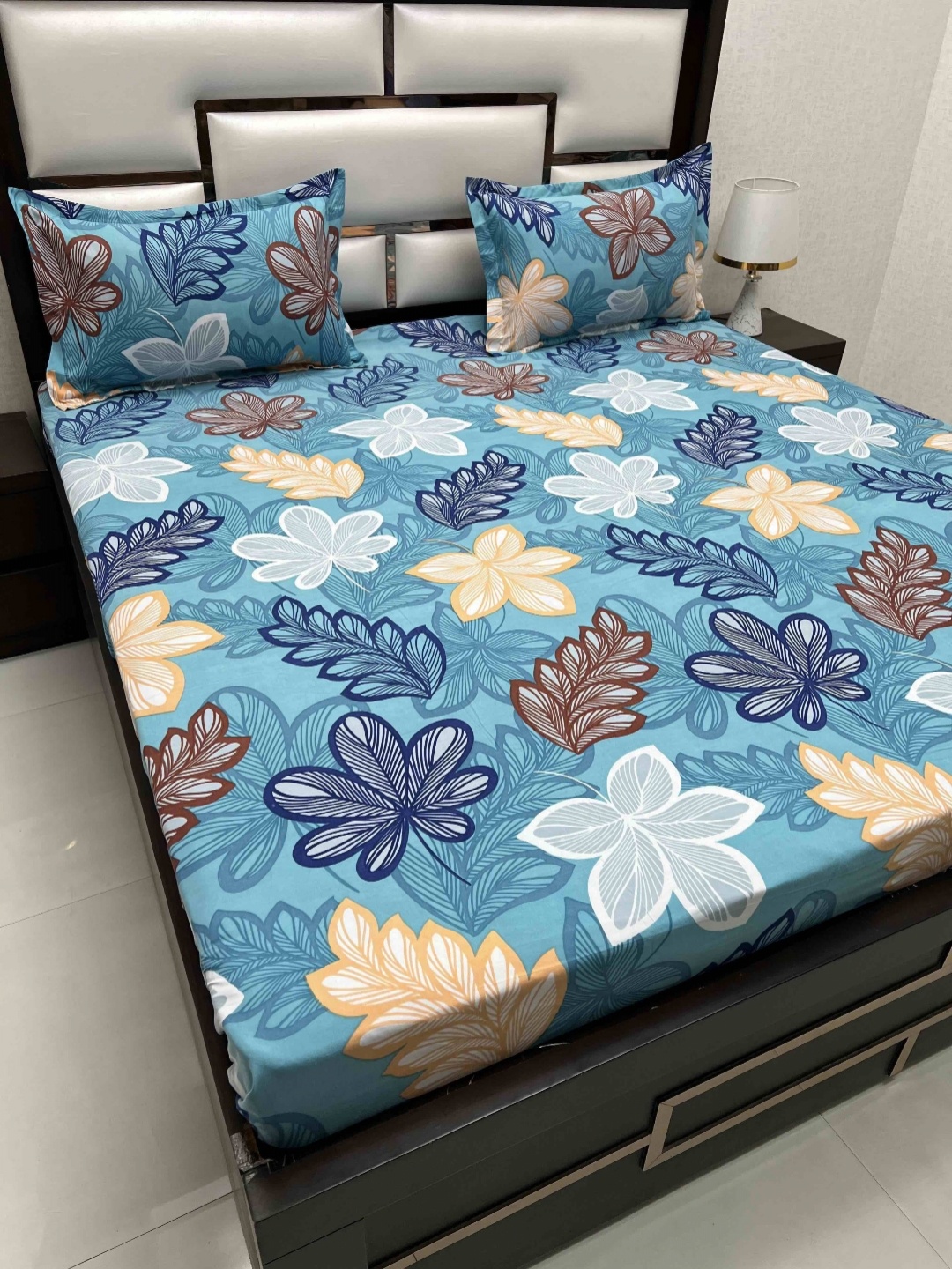 

Pure Decor Blue & White Floral Microfiber 220 TC King Bedsheet Set 2.73 m x 2.73 m