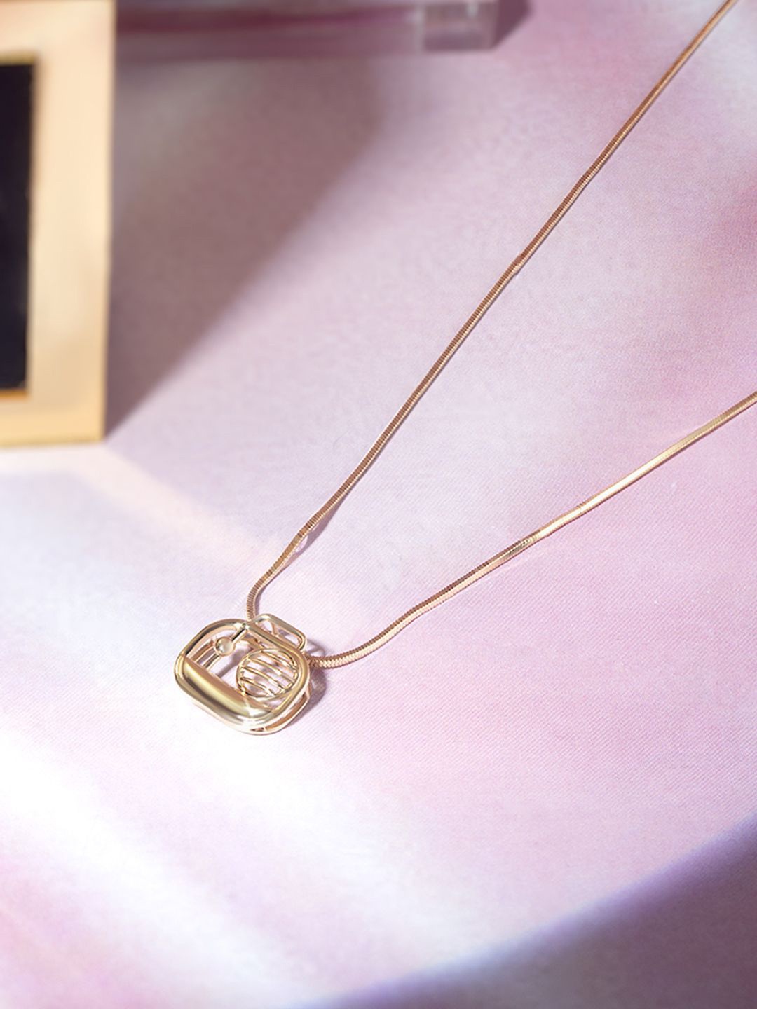 

Mia by Tanishq 14KT Pendant Gold 1.12g, Yellow