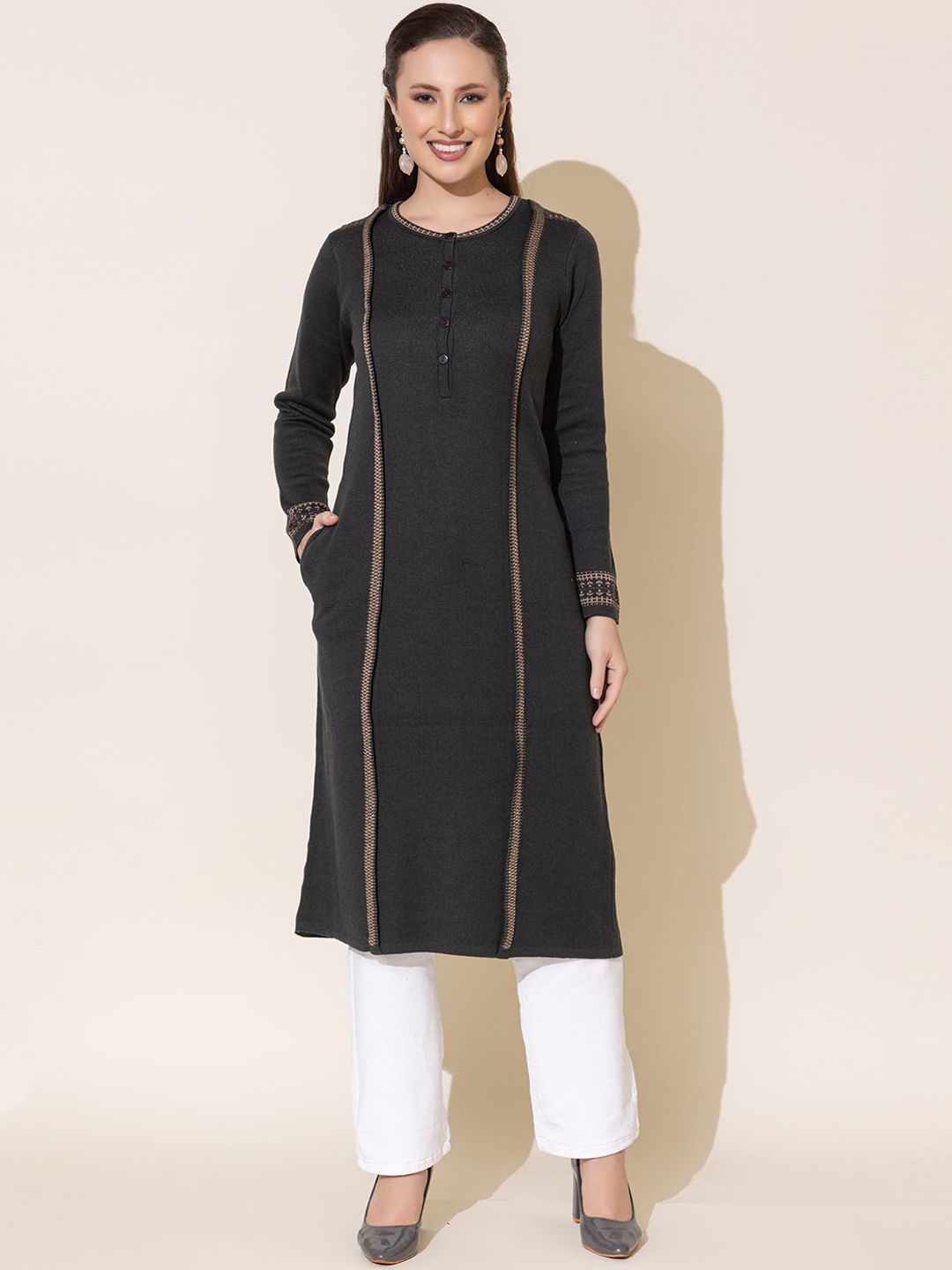 

Anouk Round Neck Regular A-Line Kurta, Grey