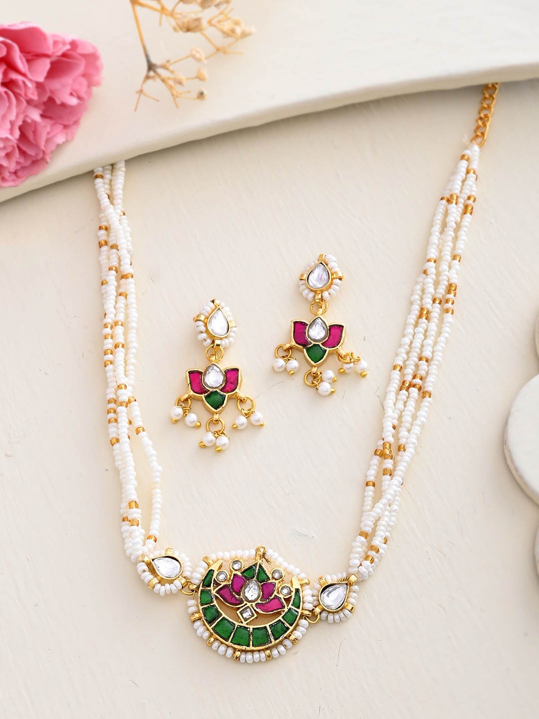 

DASTOOR Gold-Plated Kundan-Studded & Beaded Necklace & Earrings