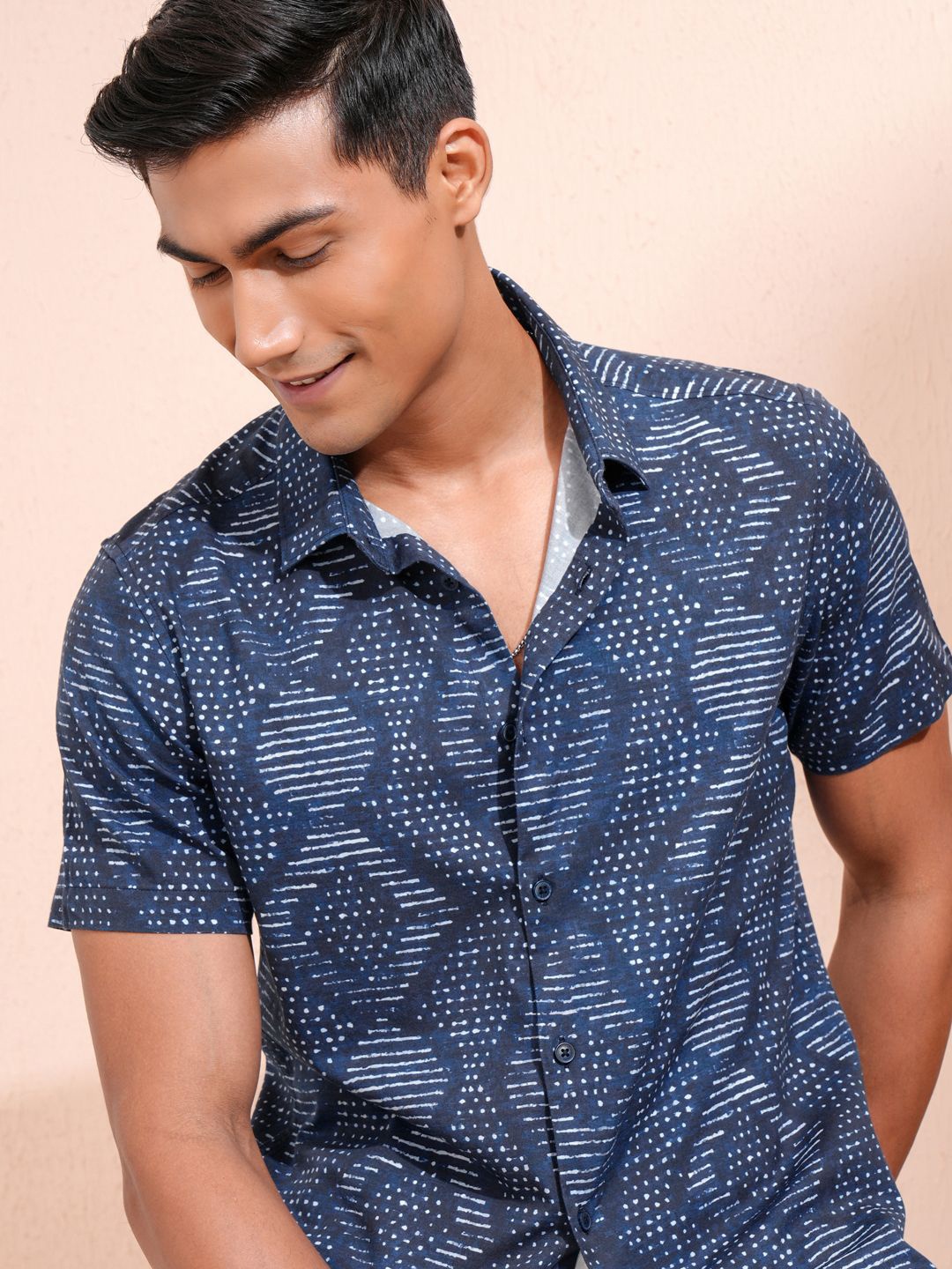 

LOCOMOTIVE Men Cutaway Collar Geometric Printed Slim Fit Casual Shirt, Navy blue