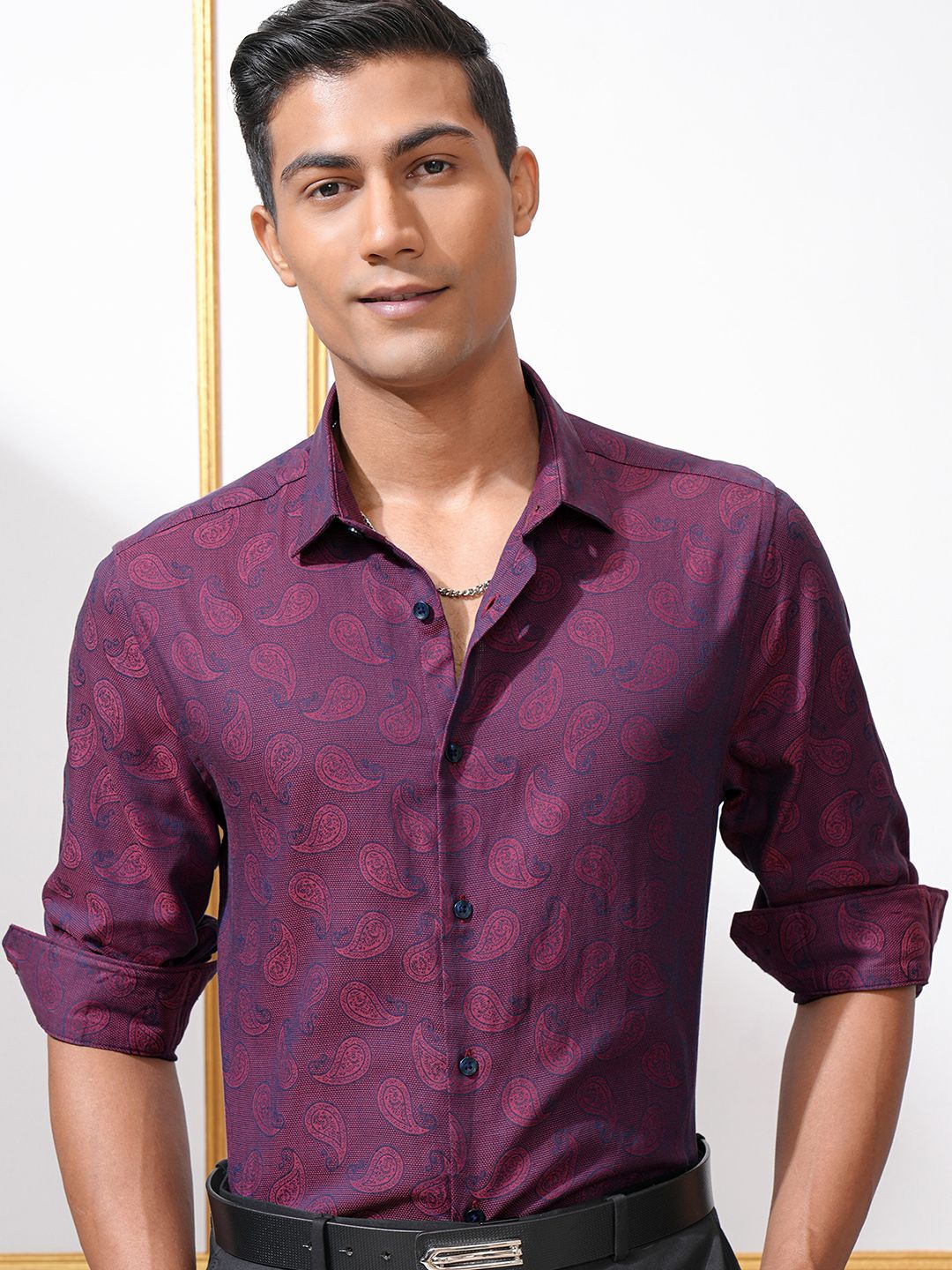 

LOCOMOTIVE Men Cutaway Collar Ethnic Motifs Printed Cotton Casual Shirt, Red
