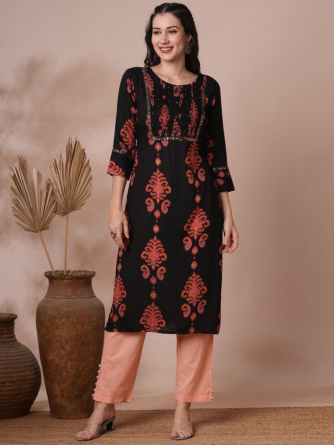 

FASHOR Round Neck Ethnic Motifs Ikat Printed Sequinned Straight Kurta, Black