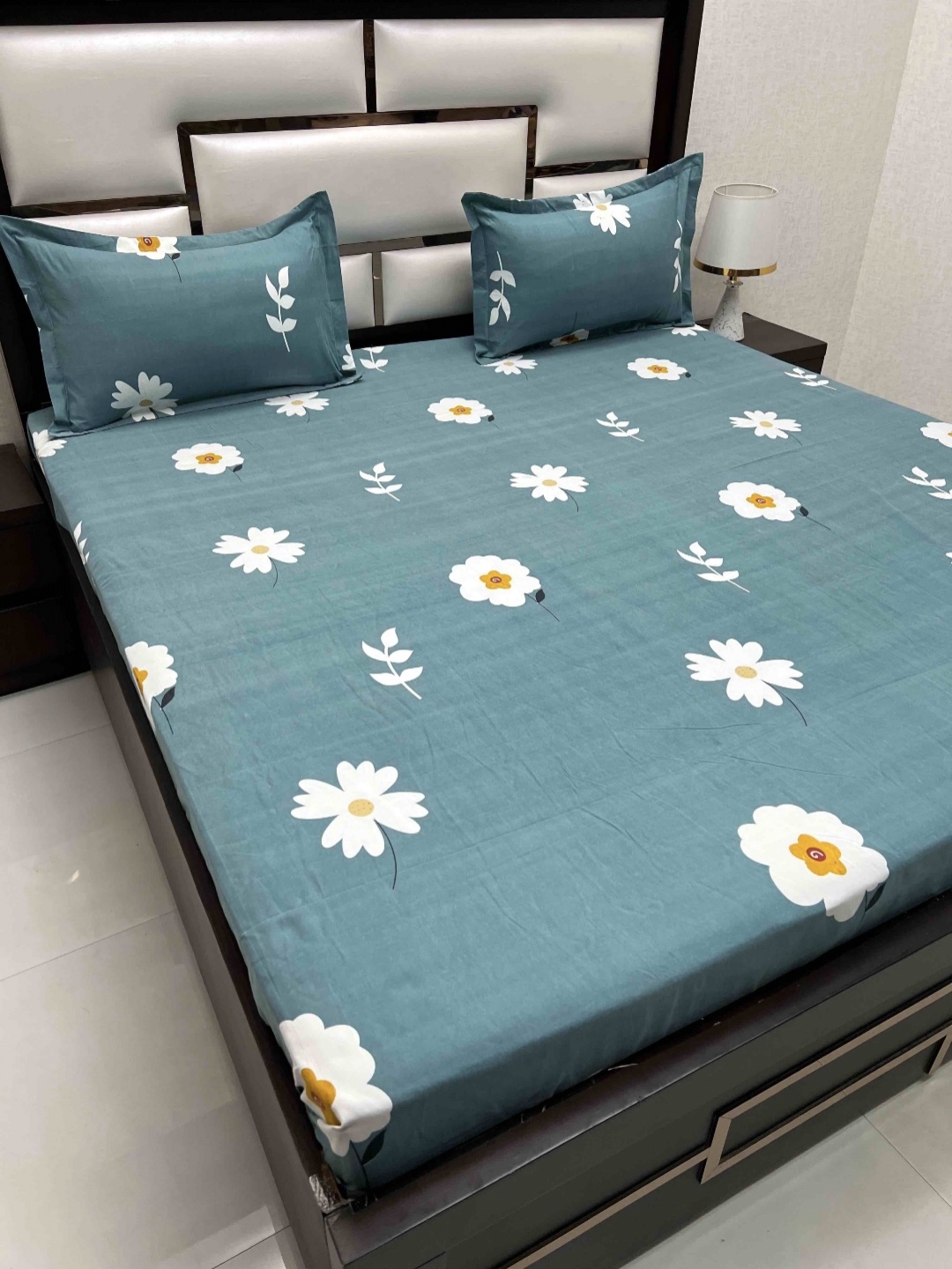 

Pure Decor Leisure Fur Blue Floral Printed Microfiber 240TC King Bedsheet Set 2.74 x 2.73m