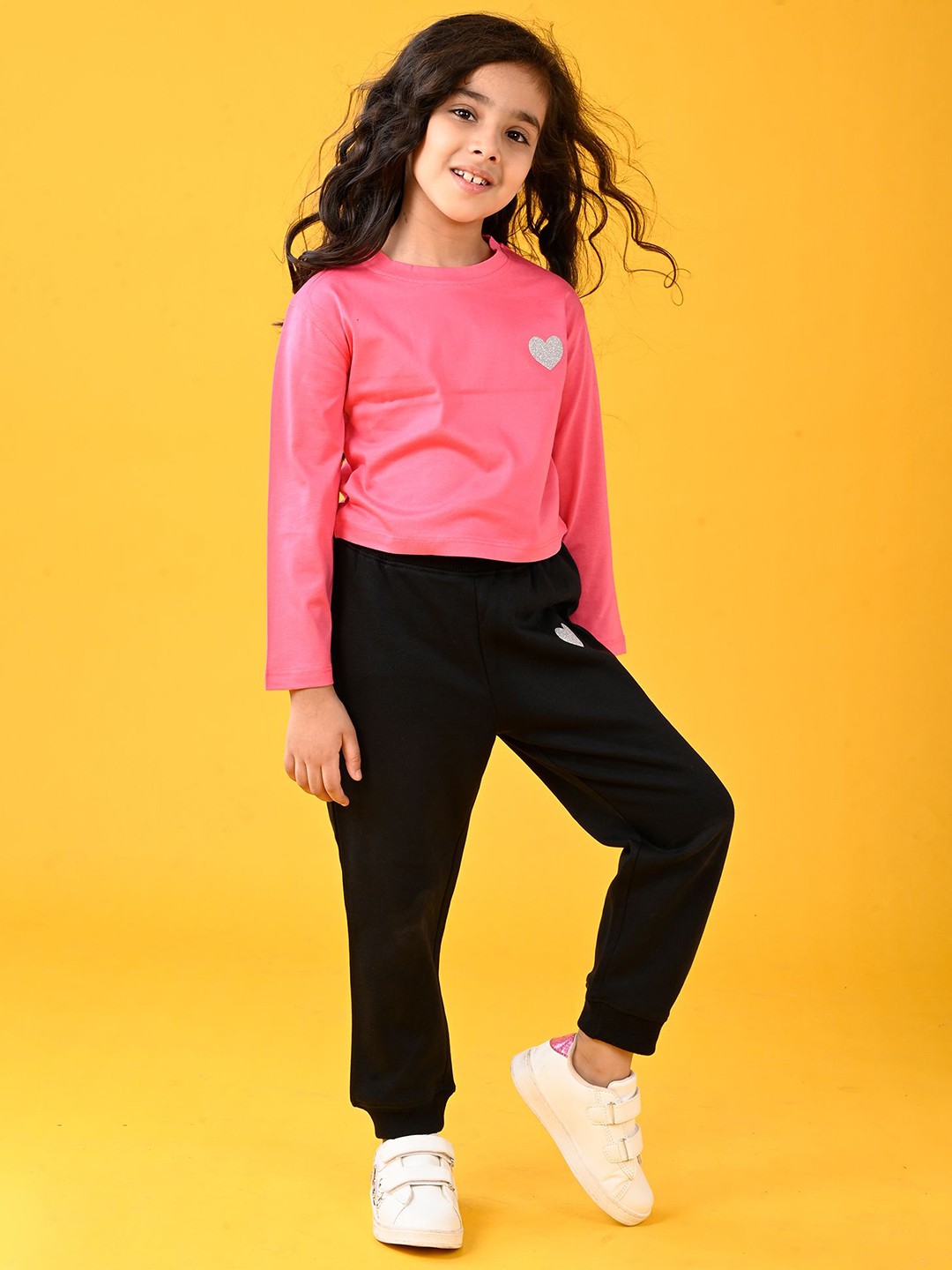 

Anthrilo Girls Round Neck Long Sleeves T-shirt With Fleece Joggers, Pink