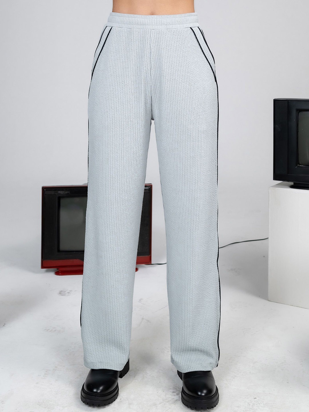 

EDRIO Women Relaxed Fit Mid Rise Track Pants, Grey