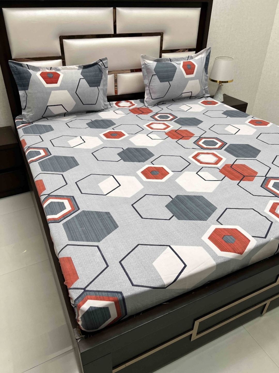 

Pure Decor Grey & Red Geometric 220 TC King Bedsheet with 2 Pillow Covers