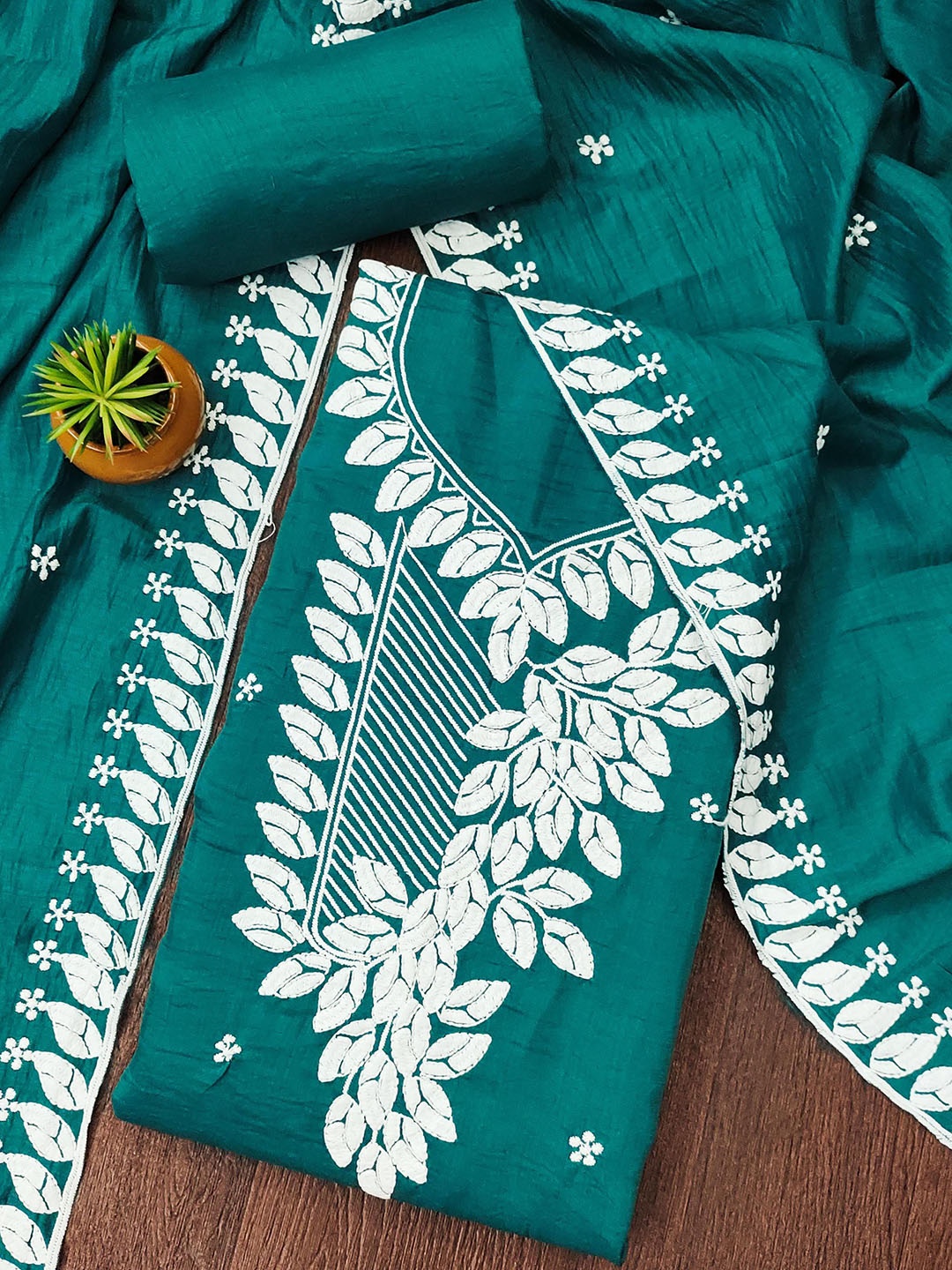 

KALINI Floral Embroidered Pure Cotton Unstitched Dress Material, Green