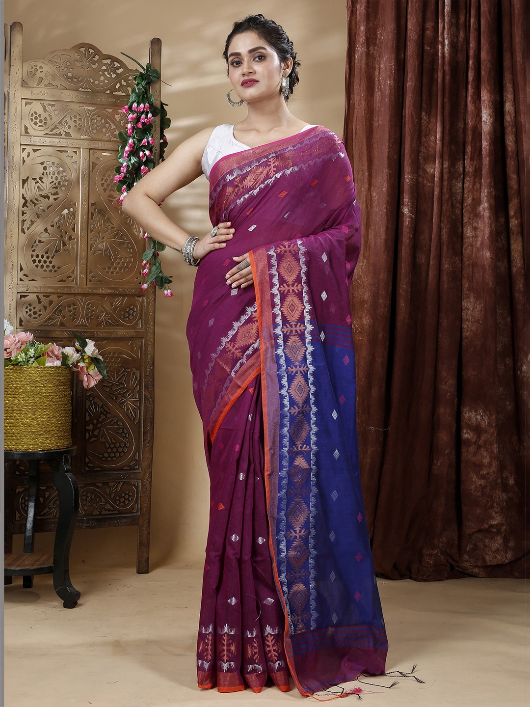 

SLAGHA Women Woven Design Zari Saree With Blouse Piece, Maroon