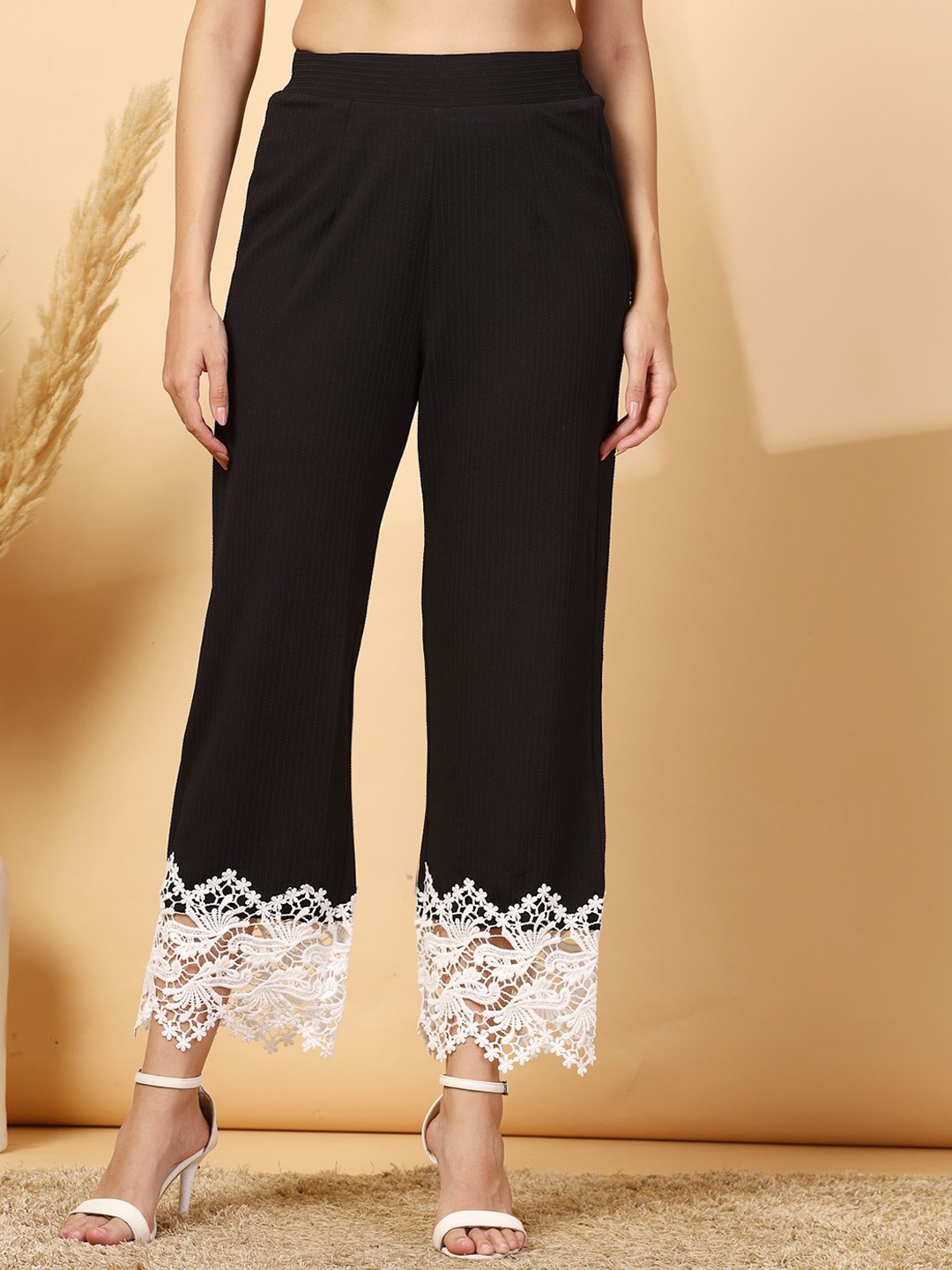 

plusS Women Mid-Rise Loose Fit Trousers, Black