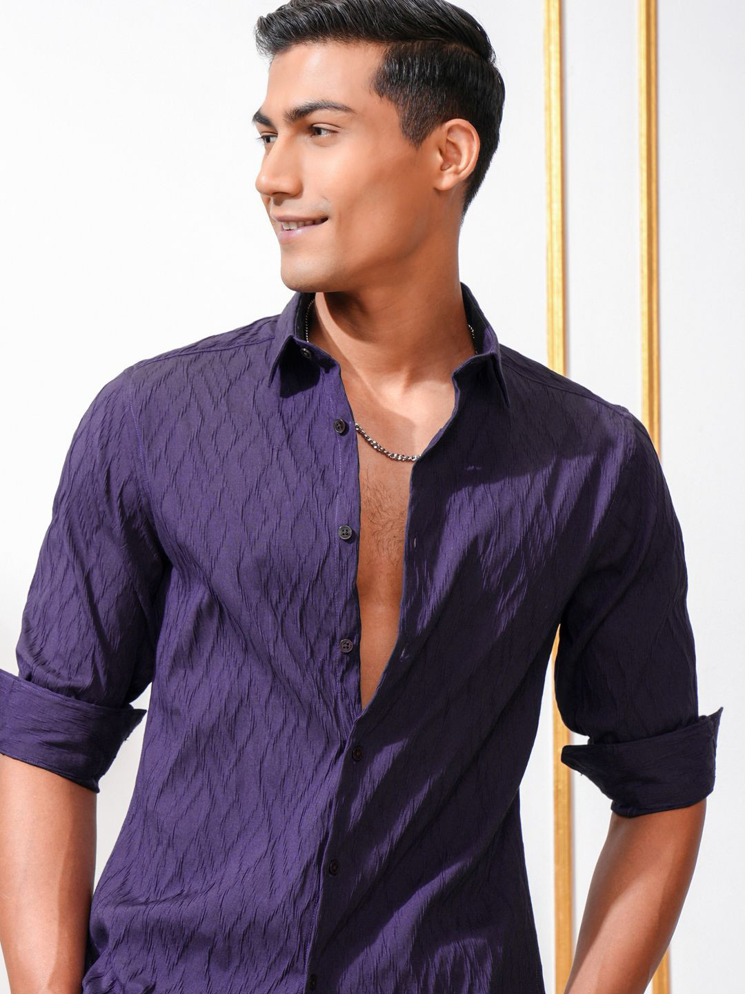 

LOCOMOTIVE Men Cutaway Collar Textured Solid Cotton Slim Fit Casual Shirt, Purple