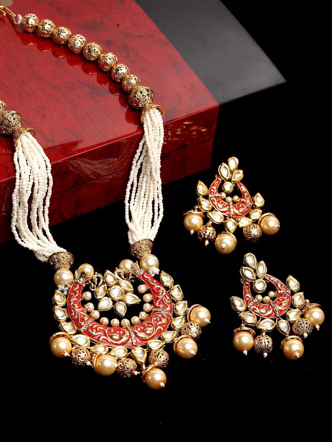 

Anouk Red Gold-Plated Kundan Stone Studded & Beaded Jewellery Set
