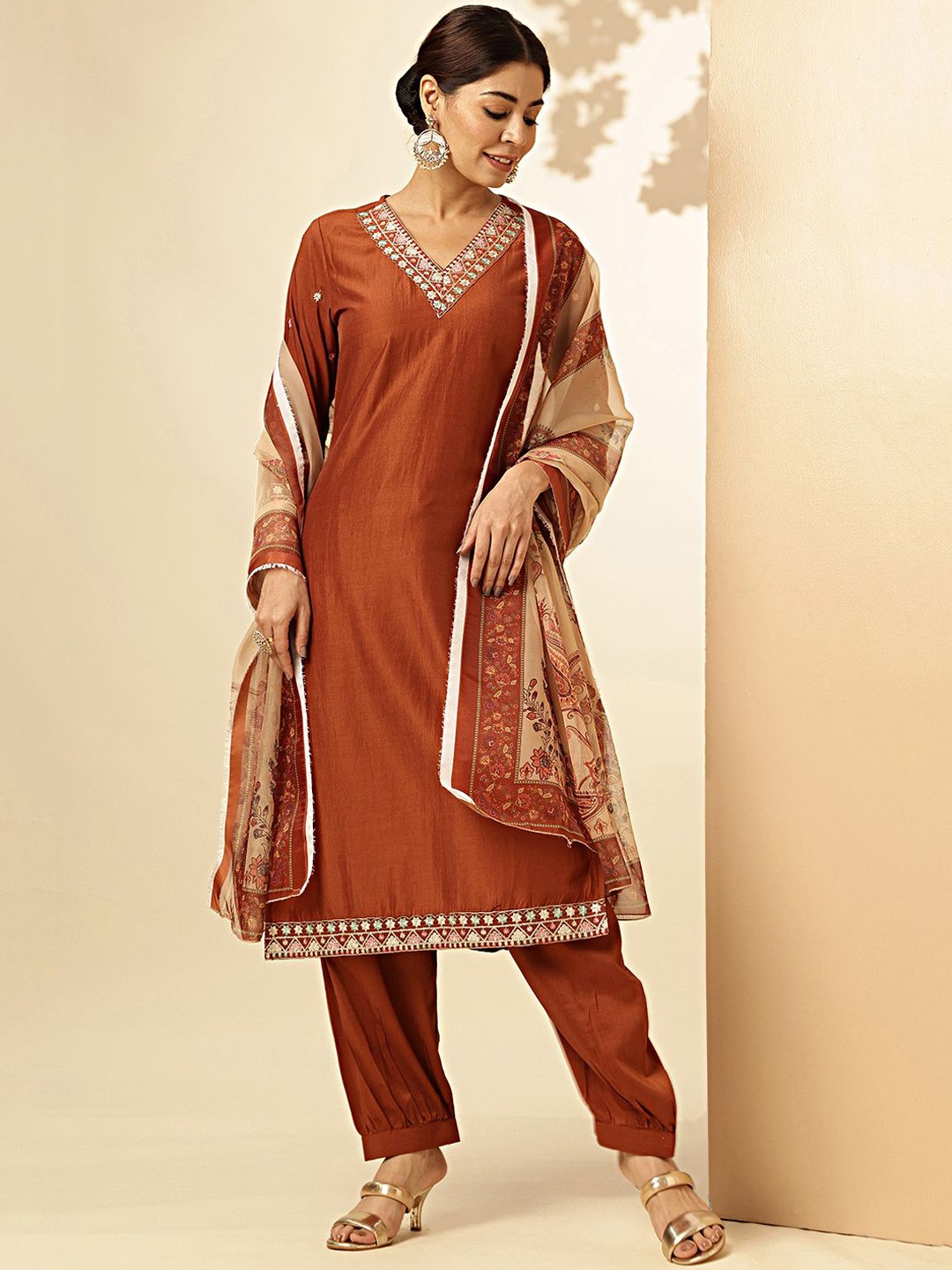 

Vbuyz Floral Embroidered Thread Work Pure Cotton Kurta With Salwar & Dupatta, Rust