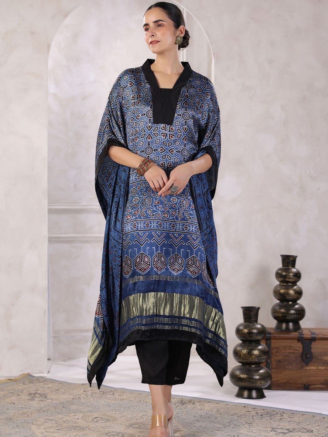 

Geroo Jaipur Floral Printed Kaftan Kurta With Trouser, Blue