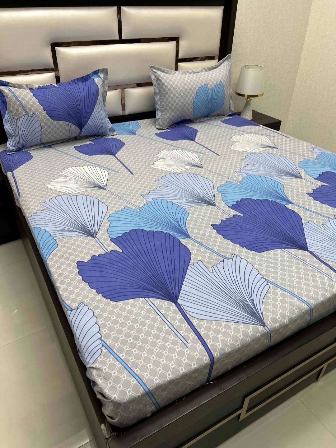 

Pure Decor Blue & White Floral Microfiber 240 TC King Bedsheet Set 2.74 m x 2.73 m
