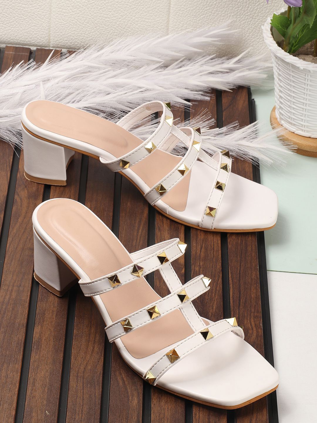 

sneakers villa Block Heel Sandals, White