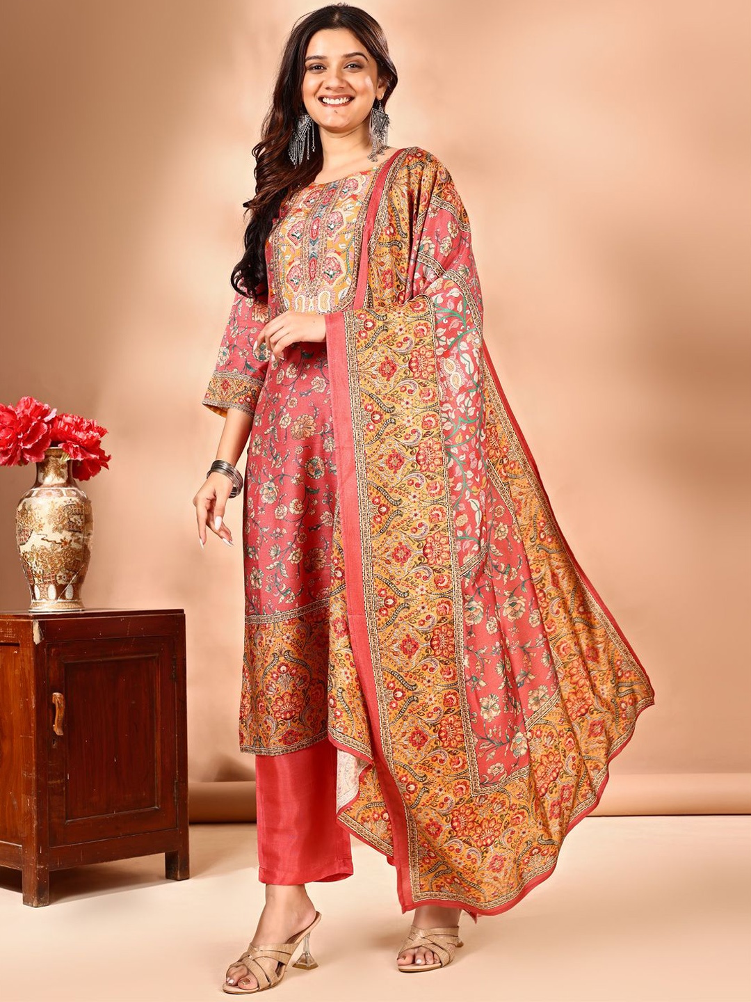 

JIVORA Floral Printed Round Neck Straight Kurta With Trousers & Dupatta, Burgundy