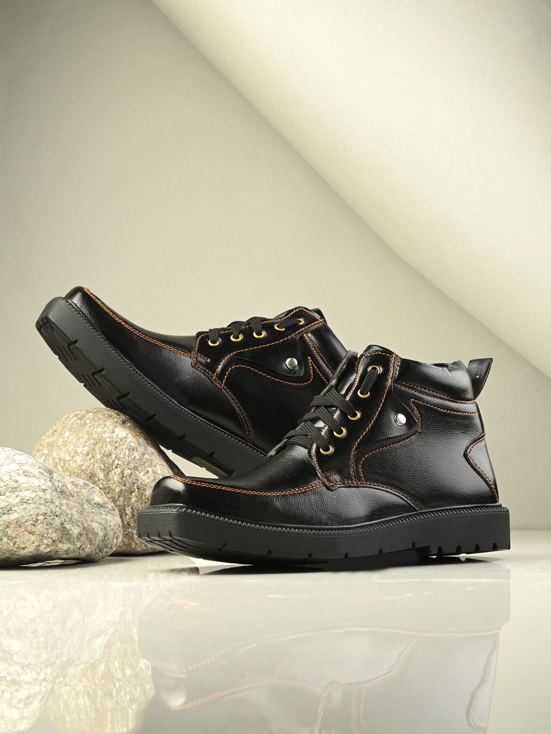 

The Roadster Lifestyle Co Men Lace Up Mid-Top Boots, Black