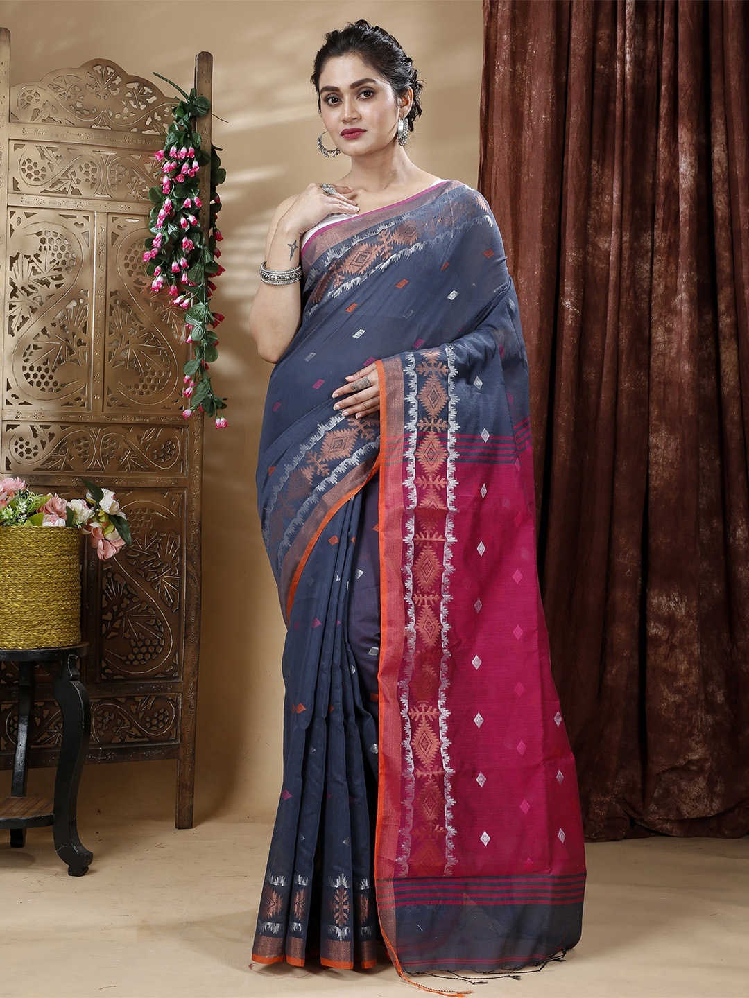 

SLAGHA Woven Design Zari Banarasi Saree, Grey